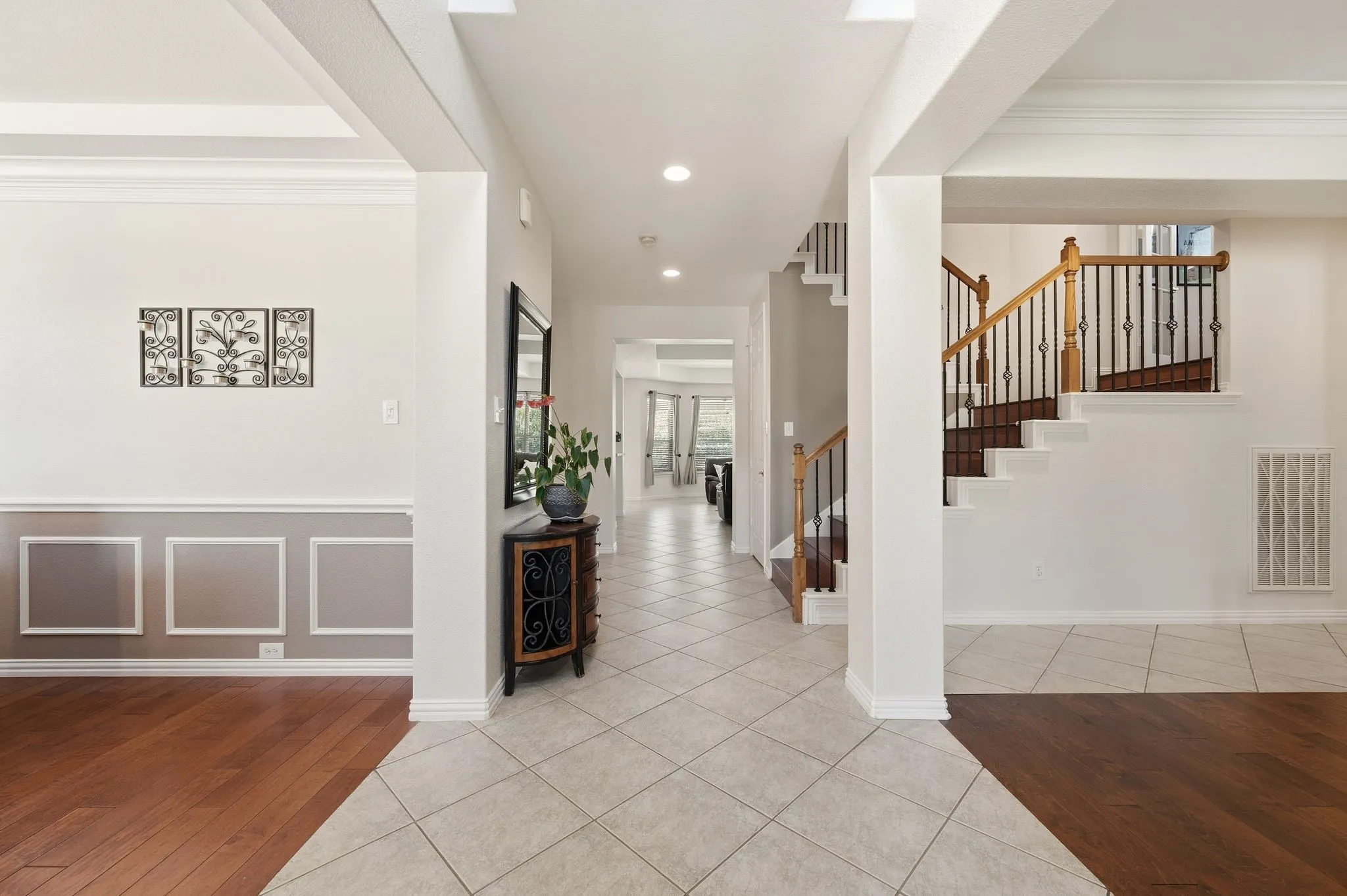 Single Family Residence For Sale in Tarrant County , 501 Unbridled Lane, Keller, Texas 76248, 4 Bedroom, 4 Bathroom, 3 Garage spaces, 4,863 Sqft, built in 2002, Preowned, mls#21218579, Real Estate Agent in Keller, Homes For Sale in Tarrant county, Homes For Sale in Keller, Realtor in Keller Texas, Real Estate Brokerage Independent Realty Texas, Luminita Cordes Realtor