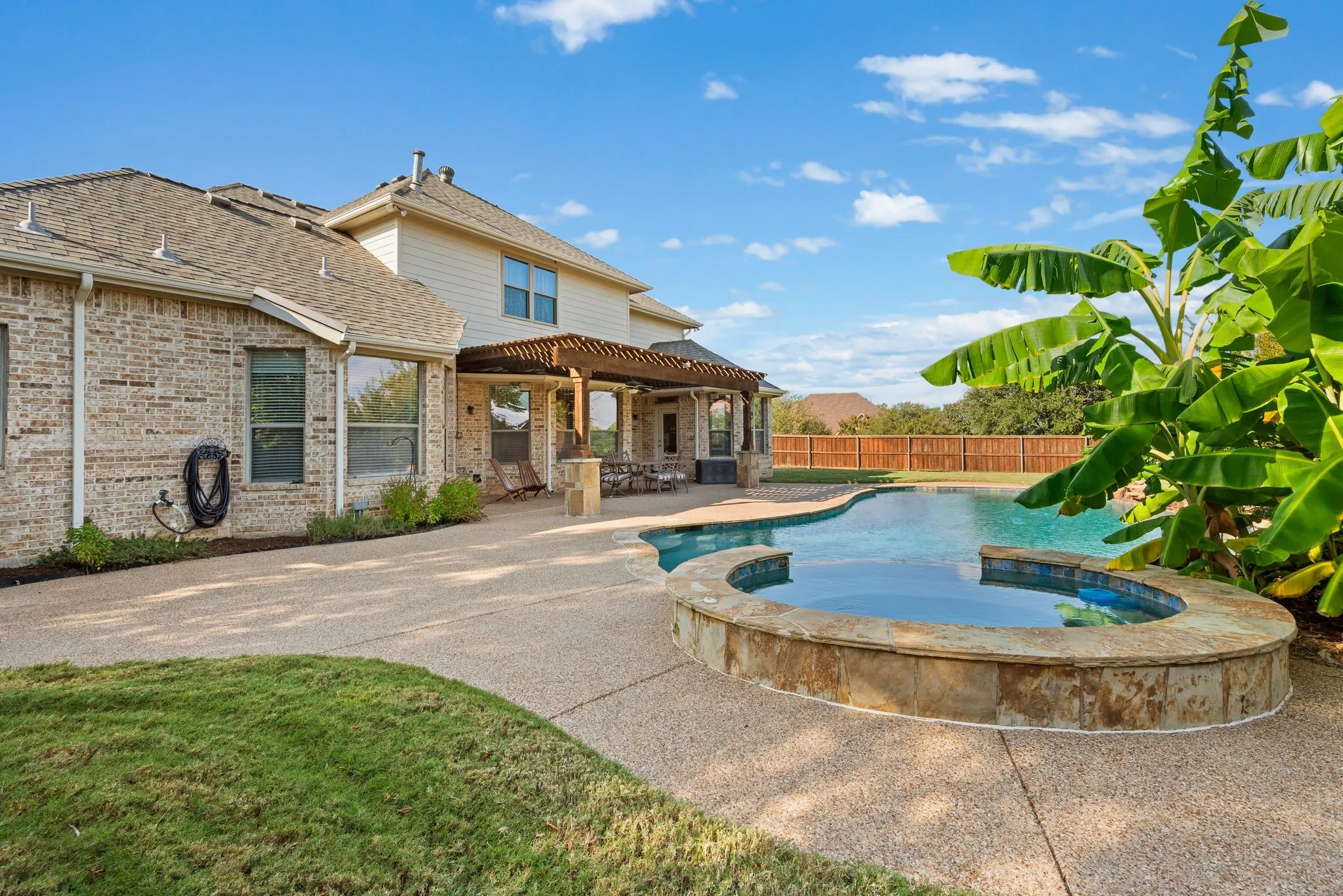 Single Family Residence For Sale in Tarrant County , 501 Unbridled Lane, Keller, Texas 76248, 4 Bedroom, 4 Bathroom, 3 Garage spaces, 4,863 Sqft, built in 2002, Preowned, mls#21218579, Real Estate Agent in Keller, Homes For Sale in Tarrant county, Homes For Sale in Keller, Realtor in Keller Texas, Real Estate Brokerage Independent Realty Texas, Luminita Cordes Realtor