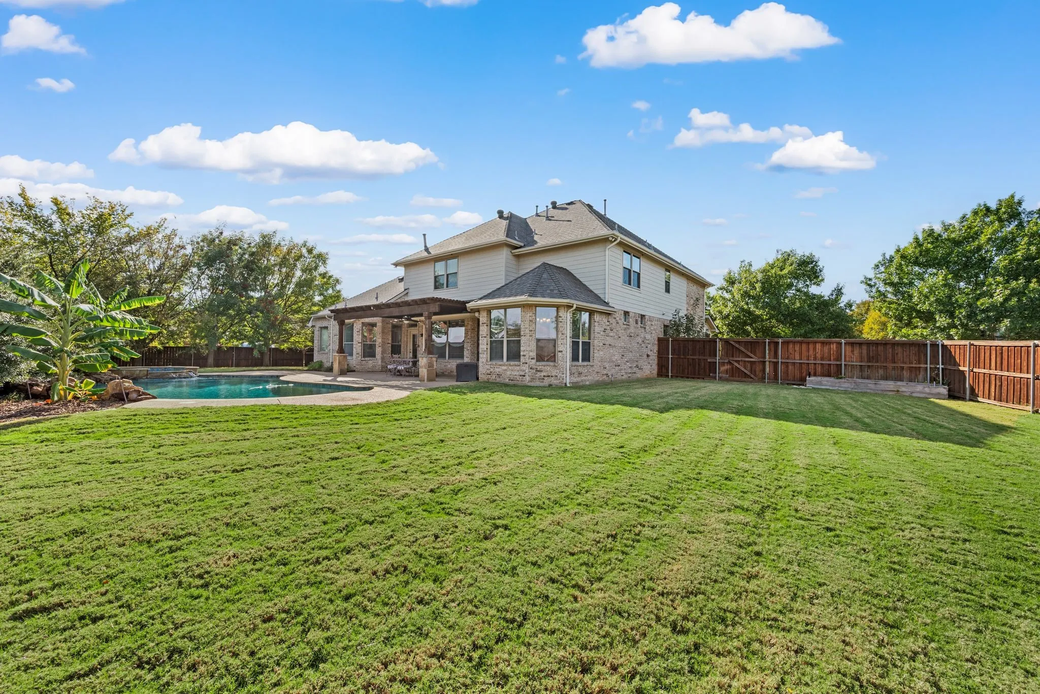 Single Family Residence For Sale in Tarrant County , 501 Unbridled Lane, Keller, Texas 76248, 4 Bedroom, 4 Bathroom, 3 Garage spaces, 4,863 Sqft, built in 2002, Preowned, mls#21218579, Real Estate Agent in Keller, Homes For Sale in Tarrant county, Homes For Sale in Keller, Realtor in Keller Texas, Real Estate Brokerage Independent Realty Texas, Luminita Cordes Realtor