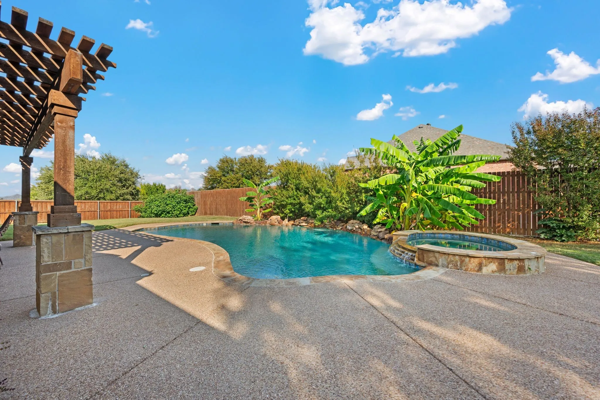 Single Family Residence For Sale in Tarrant County , 501 Unbridled Lane, Keller, Texas 76248, 4 Bedroom, 4 Bathroom, 3 Garage spaces, 4,863 Sqft, built in 2002, Preowned, mls#21218579, Real Estate Agent in Keller, Homes For Sale in Tarrant county, Homes For Sale in Keller, Realtor in Keller Texas, Real Estate Brokerage Independent Realty Texas, Luminita Cordes Realtor
