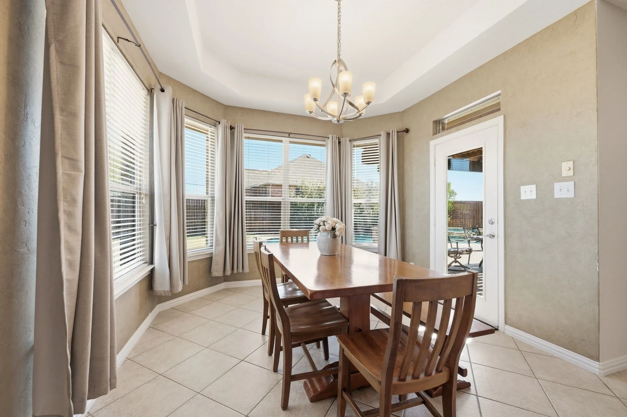 Single Family Residence For Sale in Tarrant County , 501 Unbridled Lane, Keller, Texas 76248, 4 Bedroom, 4 Bathroom, 3 Garage spaces, 4,863 Sqft, built in 2002, Preowned, mls#21218579, Real Estate Agent in Keller, Homes For Sale in Tarrant county, Homes For Sale in Keller, Realtor in Keller Texas, Real Estate Brokerage Independent Realty Texas, Luminita Cordes Realtor