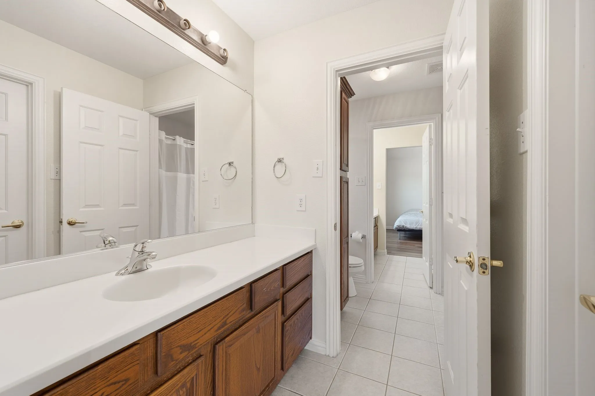 Single Family Residence For Sale in Tarrant County , 501 Unbridled Lane, Keller, Texas 76248, 4 Bedroom, 4 Bathroom, 3 Garage spaces, 4,863 Sqft, built in 2002, Preowned, mls#21218579, Real Estate Agent in Keller, Homes For Sale in Tarrant county, Homes For Sale in Keller, Realtor in Keller Texas, Real Estate Brokerage Independent Realty Texas, Luminita Cordes Realtor