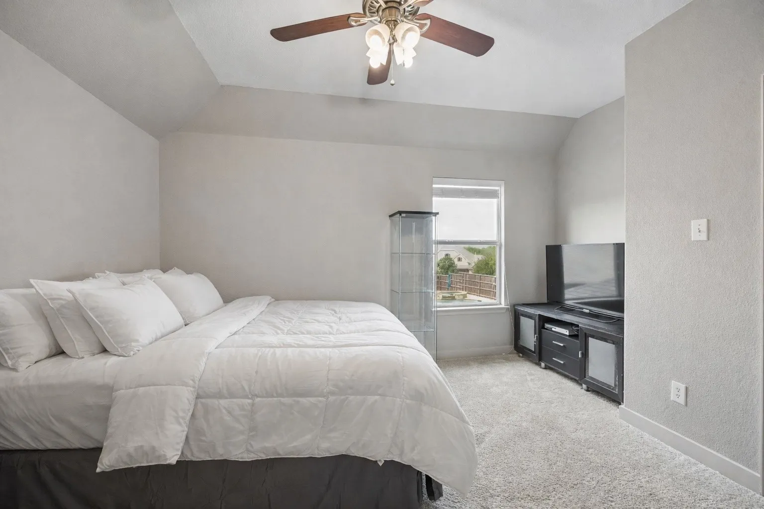 Single Family Residence For Sale in Rockwall County , 107 King Court, Fate, Texas 75087, 4 Bedroom, 4 Bathroom, 3 Garage spaces, 3,326 Sqft, built in 2009, mls#21219396, Real Estate Agent in Fate, Homes For Sale in Rockwall county, Homes For Sale in Fate, Realtor in Fate Texas, Real Estate Brokerage Independent Realty Texas, Luminita Cordes Realtor