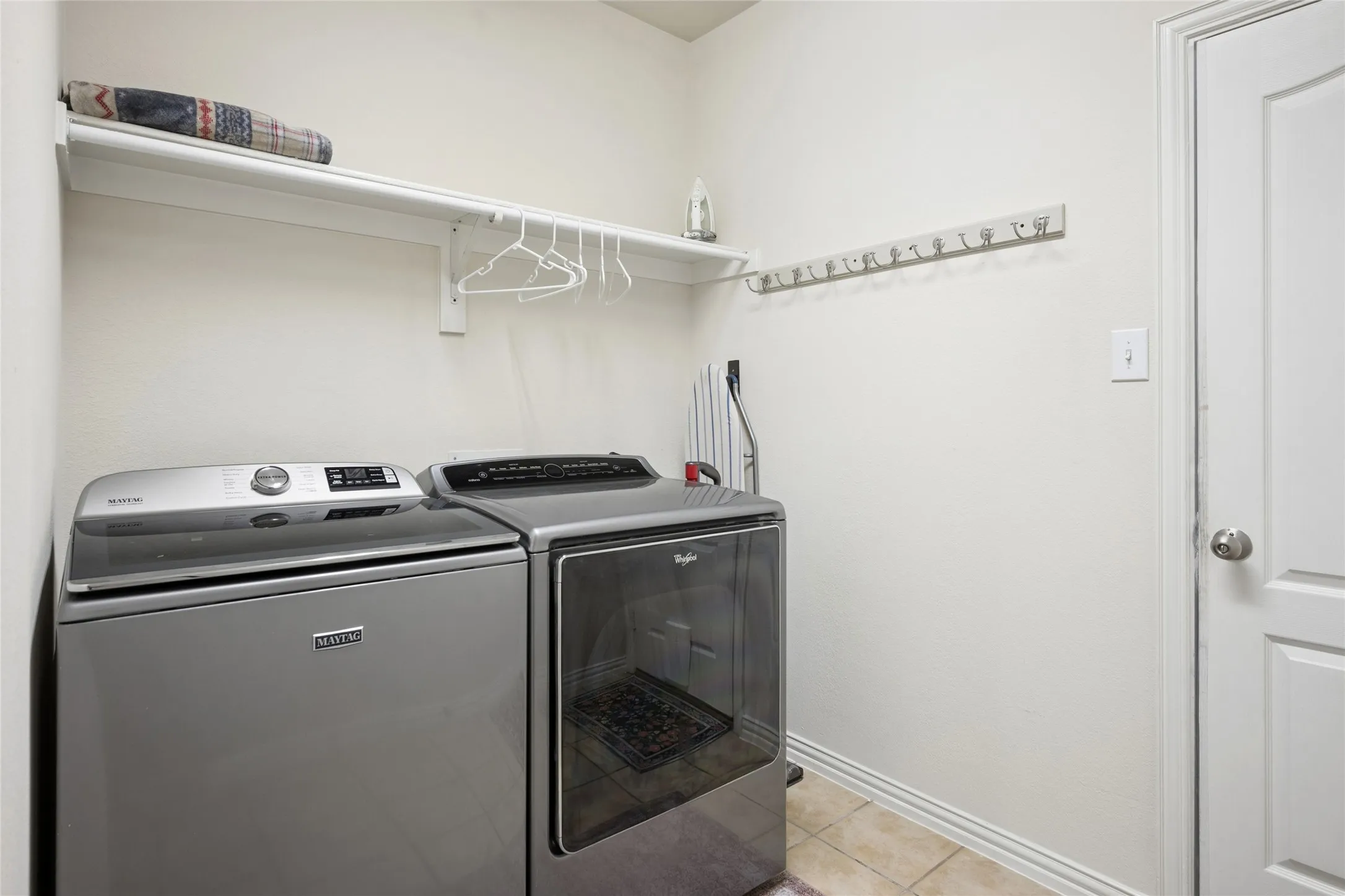 Single Family Residence For Sale in Rockwall County , 2360 Desert Falls Lane, Rockwall, Texas 75087, 4 Bedroom, 3 Bathroom, 2 Garage spaces, 3,299 Sqft, built in 2005, mls#21154551, Real Estate Agent in Rockwall, Homes For Sale in Rockwall county, Homes For Sale in Rockwall, Realtor in Rockwall Texas, Real Estate Brokerage Independent Realty Texas, Luminita Cordes Realtor