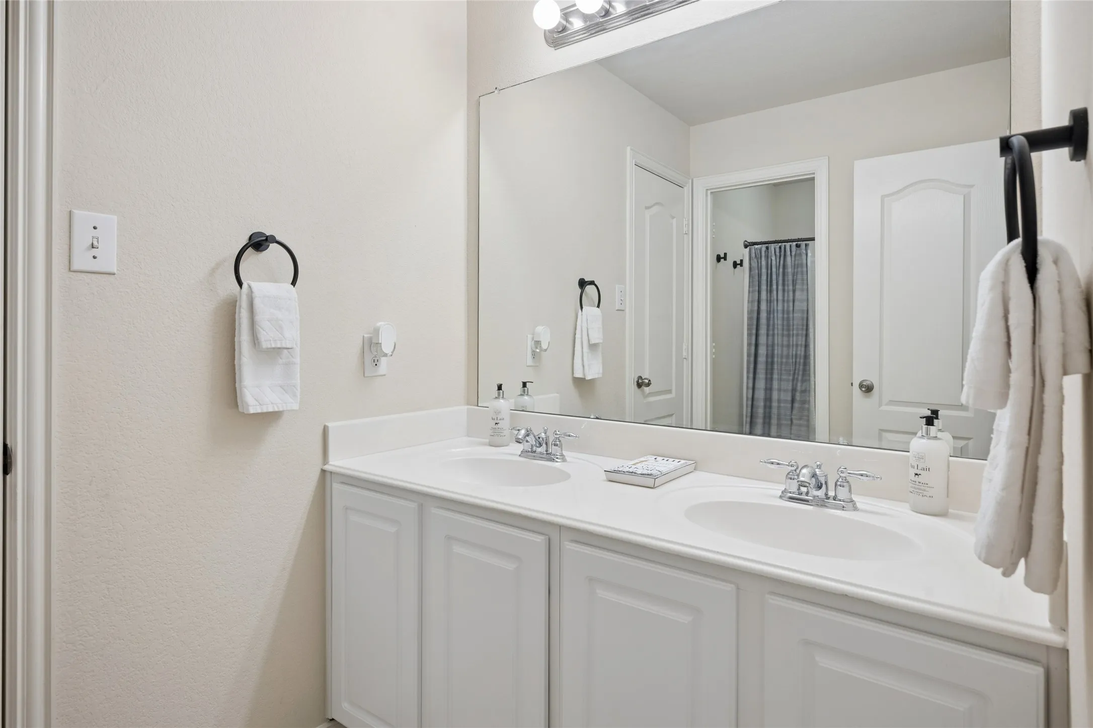 Full bath upstairs located between secondary bedrooms