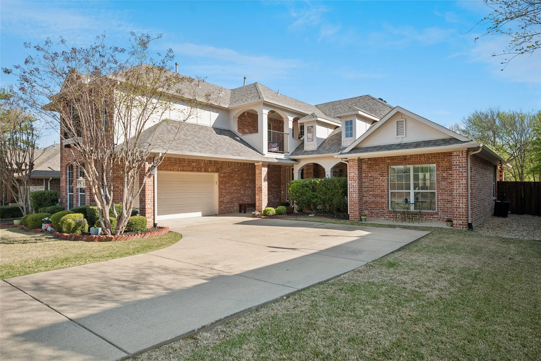 J swing driveway, extended covered porch, covered balcony with views