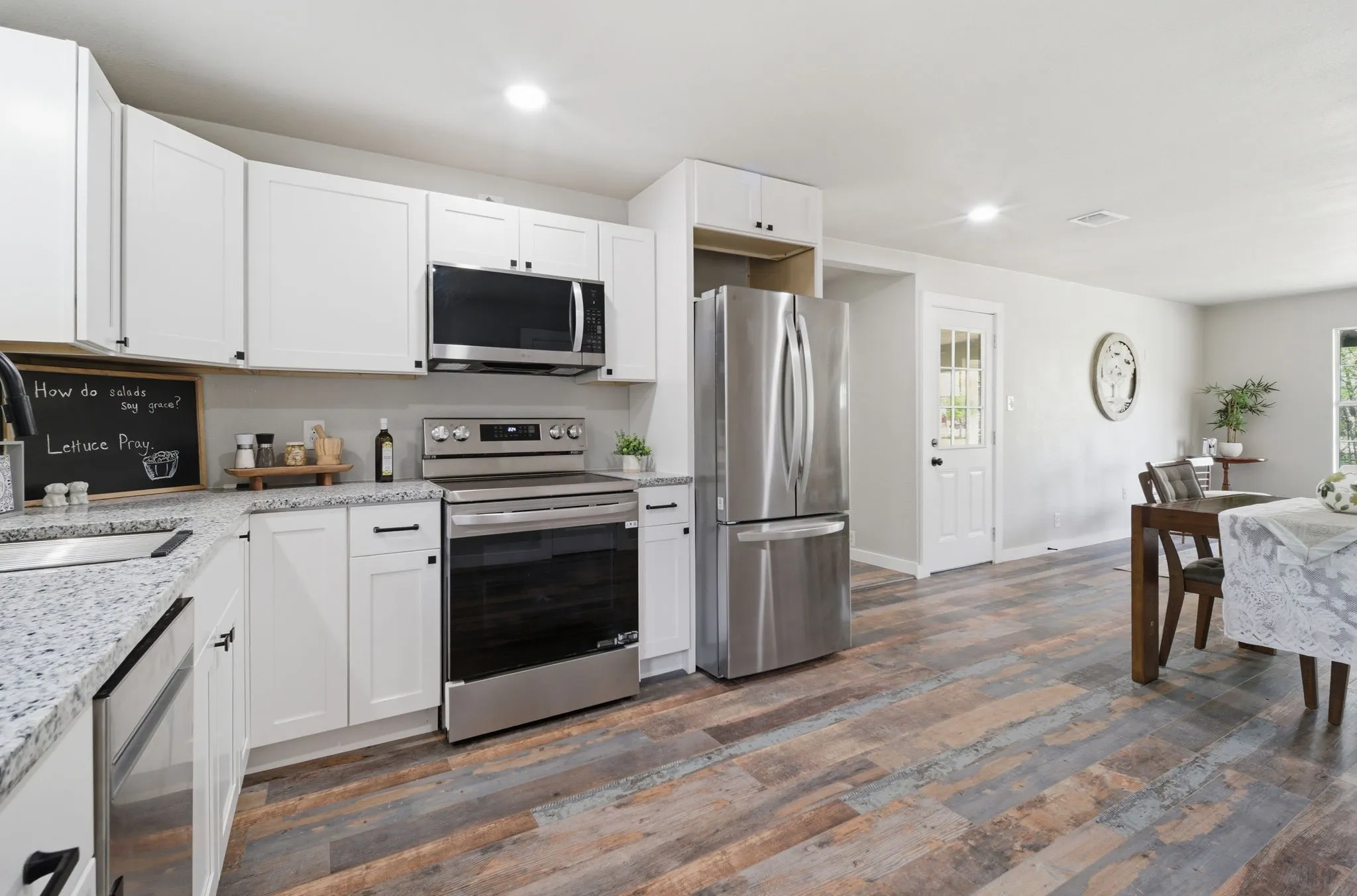 Single Family Residence For Sale in Grayson County , 101 Church Street, Whitesboro, Texas 76273, 3 Bedroom, 2 Bathroom, Garage spaces, 1,312 Sqft, built in 1968, Preowned, Price $258,000, mls#21213322, Real Estate Agent in Whitesboro, Homes For Sale in Grayson county, Homes For Sale in Whitesboro, Realtor in Whitesboro Texas, Real Estate Brokerage Independent Realty Texas, Luminita Cordes Realtor