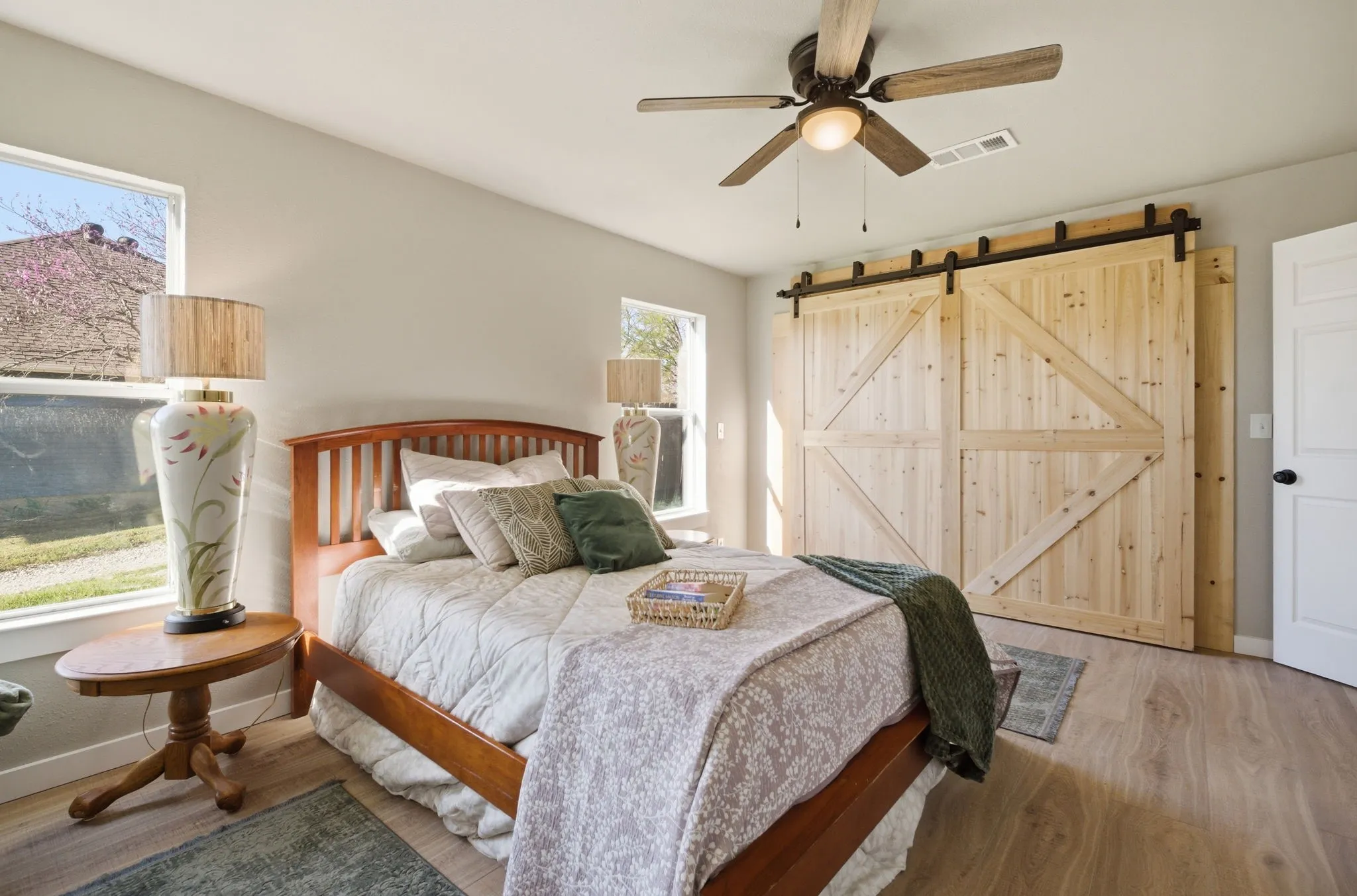 Single Family Residence For Sale in Grayson County , 101 Church Street, Whitesboro, Texas 76273, 3 Bedroom, 2 Bathroom, Garage spaces, 1,312 Sqft, built in 1968, Preowned, Price $258,000, mls#21213322, Real Estate Agent in Whitesboro, Homes For Sale in Grayson county, Homes For Sale in Whitesboro, Realtor in Whitesboro Texas, Real Estate Brokerage Independent Realty Texas, Luminita Cordes Realtor