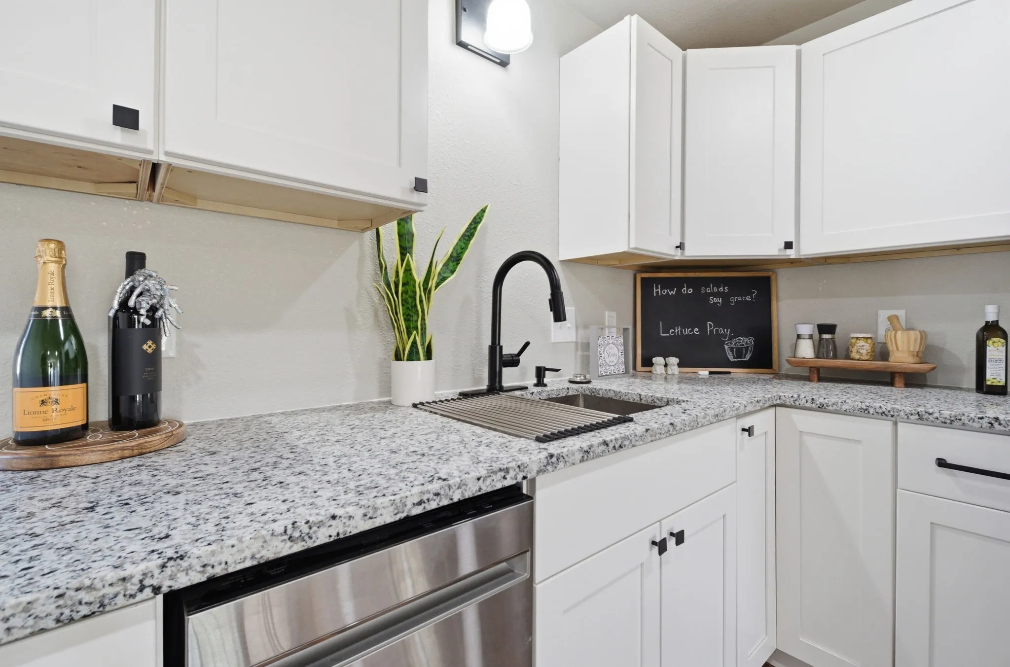 Single Family Residence For Sale in Grayson County , 101 Church Street, Whitesboro, Texas 76273, 3 Bedroom, 2 Bathroom, Garage spaces, 1,312 Sqft, built in 1968, Preowned, Price $258,000, mls#21213322, Real Estate Agent in Whitesboro, Homes For Sale in Grayson county, Homes For Sale in Whitesboro, Realtor in Whitesboro Texas, Real Estate Brokerage Independent Realty Texas, Luminita Cordes Realtor
