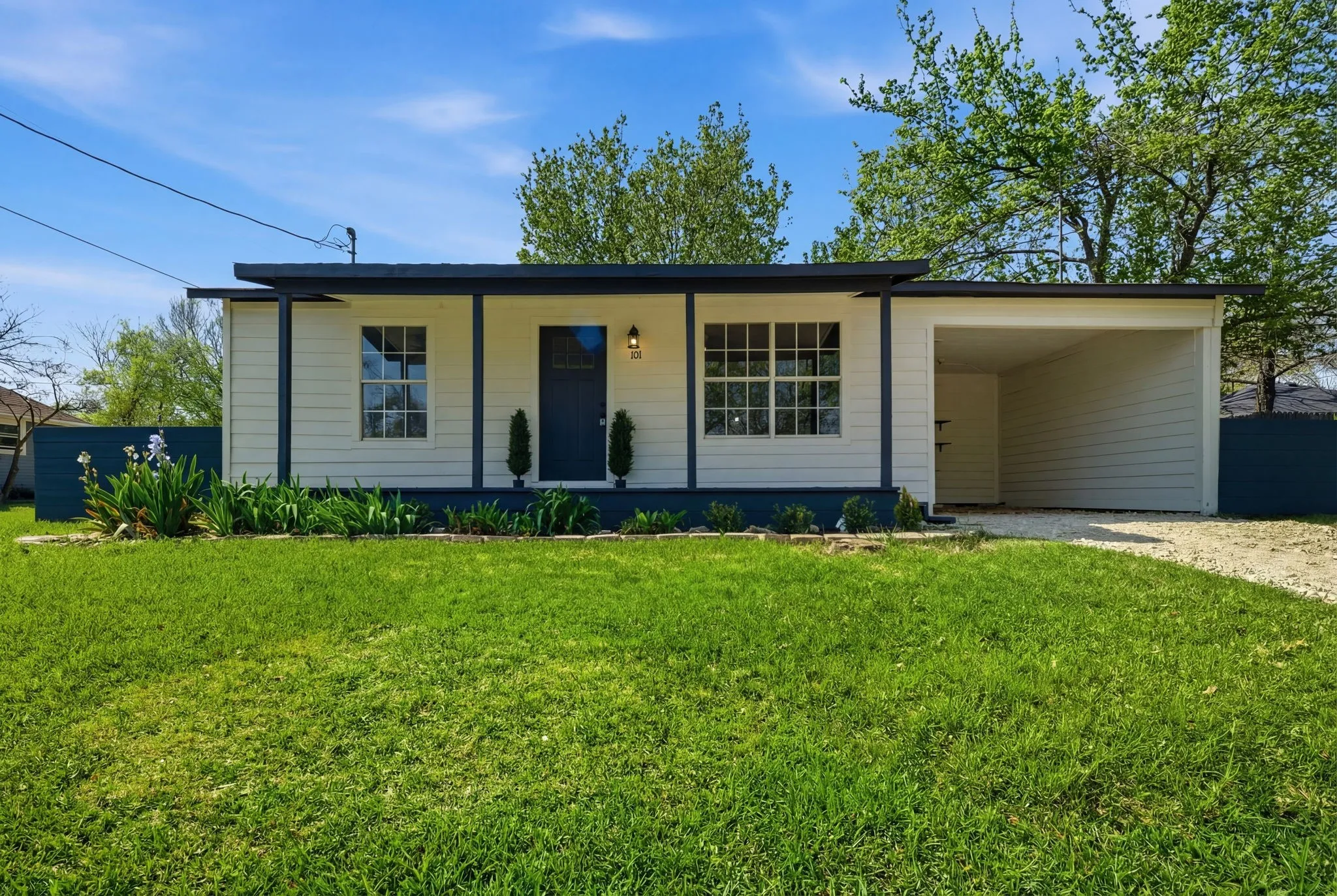 Single Family Residence For Sale in Grayson County , 101 Church Street, Whitesboro, Texas 76273, 3 Bedroom, 2 Bathroom, Garage spaces, 1,312 Sqft, built in 1968, Preowned, Price $258,000, mls#21213322, Real Estate Agent in Whitesboro, Homes For Sale in Grayson county, Homes For Sale in Whitesboro, Realtor in Whitesboro Texas, Real Estate Brokerage Independent Realty Texas, Luminita Cordes Realtor