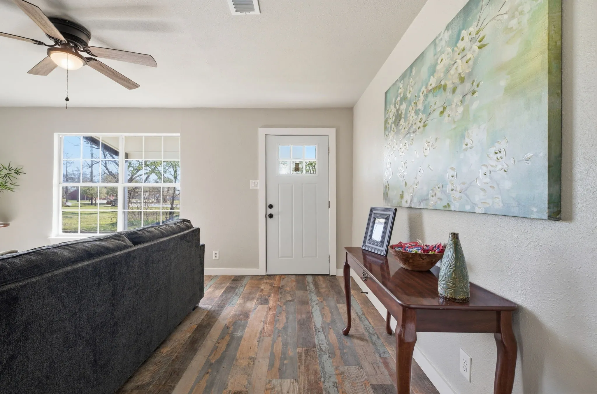 Single Family Residence For Sale in Grayson County , 101 Church Street, Whitesboro, Texas 76273, 3 Bedroom, 2 Bathroom, Garage spaces, 1,312 Sqft, built in 1968, Preowned, Price $258,000, mls#21213322, Real Estate Agent in Whitesboro, Homes For Sale in Grayson county, Homes For Sale in Whitesboro, Realtor in Whitesboro Texas, Real Estate Brokerage Independent Realty Texas, Luminita Cordes Realtor