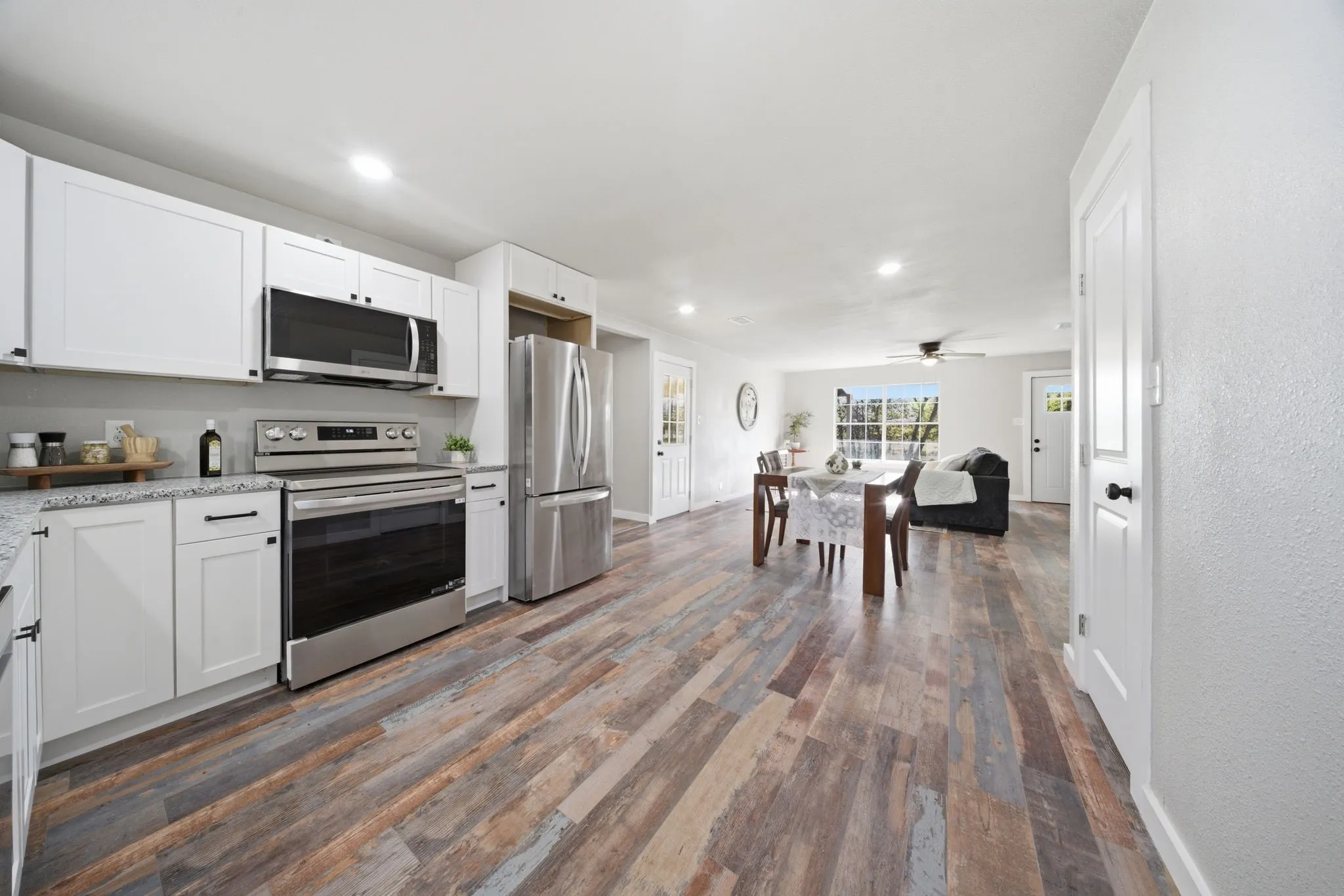 Single Family Residence For Sale in Grayson County , 101 Church Street, Whitesboro, Texas 76273, 3 Bedroom, 2 Bathroom, Garage spaces, 1,312 Sqft, built in 1968, Preowned, Price $258,000, mls#21213322, Real Estate Agent in Whitesboro, Homes For Sale in Grayson county, Homes For Sale in Whitesboro, Realtor in Whitesboro Texas, Real Estate Brokerage Independent Realty Texas, Luminita Cordes Realtor