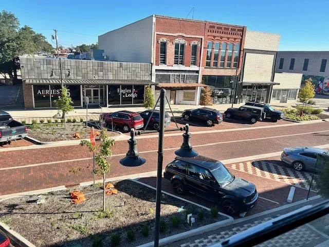 Retail For Rent in Grayson County , 210 W Main, Denison, Texas 75020, 0, 0, Garage spaces, 2,200 Sqft, built in 1900, Preowned, mls#21221055, Real Estate Agent in Denison, Homes For Rent in Grayson county, Homes For Rent in Denison, Realtor in Denison Texas, Real Estate Brokerage Independent Realty Texas, Luminita Cordes Realtor