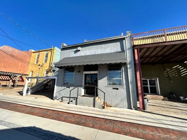Retail For Rent in Grayson County , 210 W Main, Denison, Texas 75020, 0, 0, Garage spaces, 2,200 Sqft, built in 1900, Preowned, mls#21221055, Real Estate Agent in Denison, Homes For Rent in Grayson county, Homes For Rent in Denison, Realtor in Denison Texas, Real Estate Brokerage Independent Realty Texas, Luminita Cordes Realtor