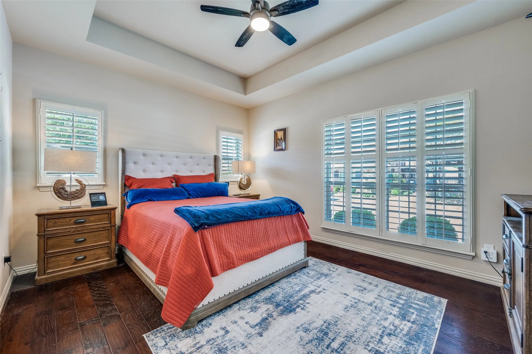 Primary bedroom suite with ensuite bath, walk in closet.