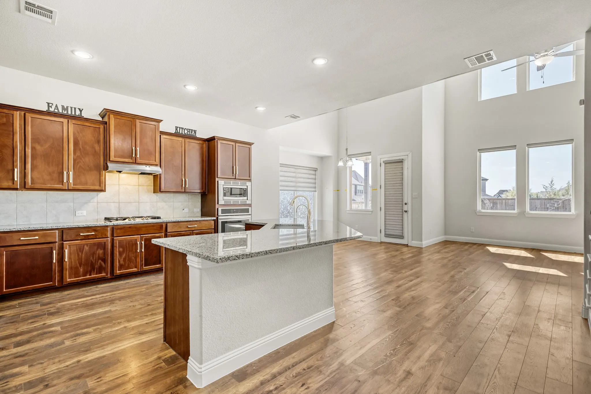 Single Family Residence For Sale in Collin County , 2890 Quinton Street, Prosper, Texas 75078, 5 Bedroom, 3 Bathroom, 2 Garage spaces, 3,081 Sqft, built in 2021, mls#21197114, Real Estate Agent in Prosper, Homes For Sale in Collin county, Homes For Sale in Prosper, Realtor in Prosper Texas, Real Estate Brokerage Independent Realty Texas, Luminita Cordes Realtor