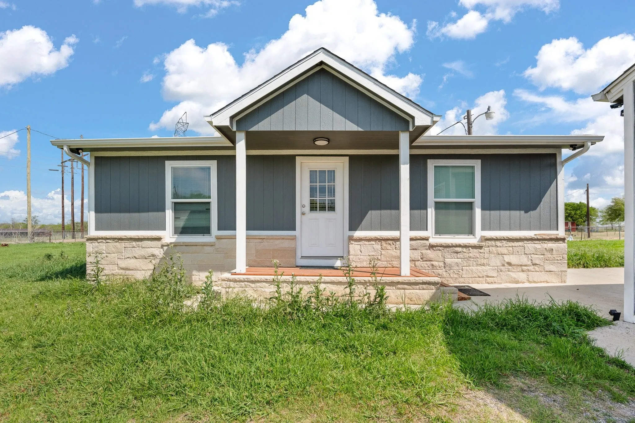 Single Family Residence For Sale in Johnson County , 5808 Martin Creek Drive, Joshua, Texas 76058, 2 Bedroom, 2 Bathroom, 4 Garage spaces, 1,200 Sqft, built in 2025, mls#21221520, Real Estate Agent in Joshua, Homes For Sale in Johnson county, Homes For Sale in Joshua, Realtor in Joshua Texas, Real Estate Brokerage Independent Realty Texas, Luminita Cordes Realtor