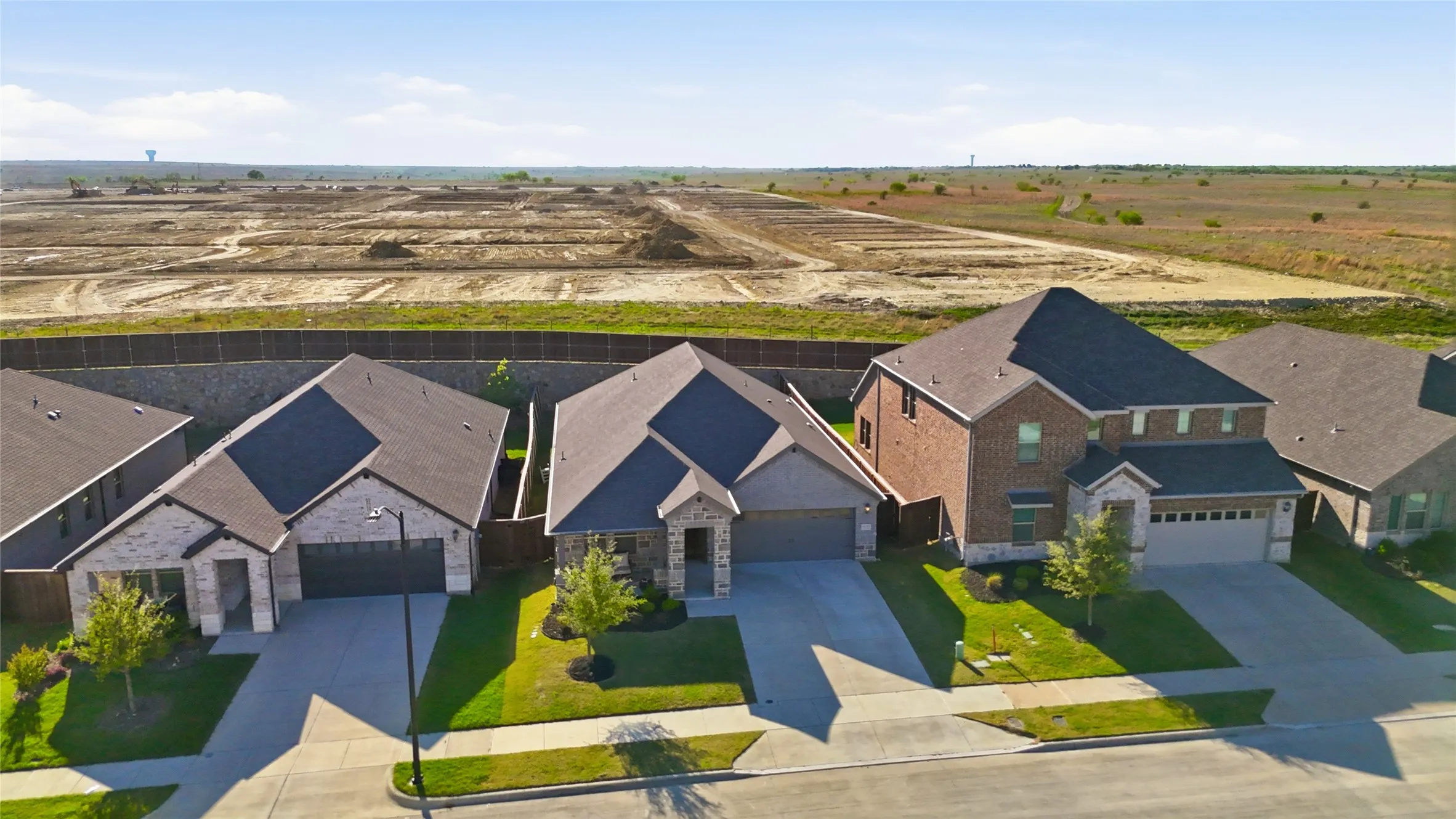 Single Family Residence For Sale in Tarrant County , 5628 Castle Peak Bend, Fort Worth, Texas 76126, 3 Bedrooms, 2 Bathrooms, 2 Garage spaces, 1,830 Sqft, built in 2022, Preowned, Price $387,000, mls#21220938, Real Estate Agent in Fort Worth, Homes For Sale in Tarrant county, Homes For Sale in Fort Worth, Realtor in Fort Worth Texas, Real Estate Brokerage Independent Realty Texas, Luminita Cordes Realtor