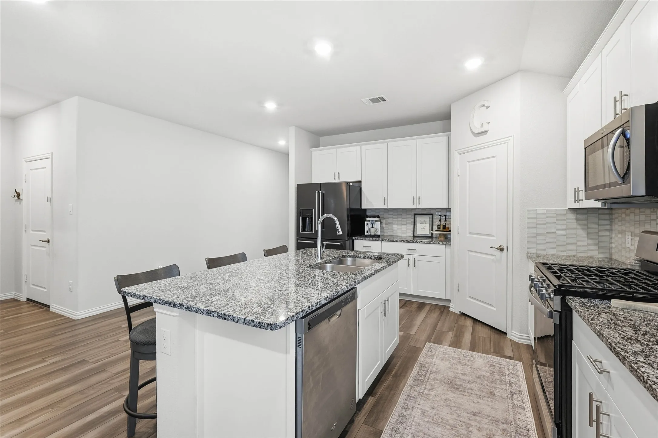 Single Family Residence For Sale in Tarrant County , 5628 Castle Peak Bend, Fort Worth, Texas 76126, 3 Bedrooms, 2 Bathrooms, 2 Garage spaces, 1,830 Sqft, built in 2022, Preowned, Price $387,000, mls#21220938, Real Estate Agent in Fort Worth, Homes For Sale in Tarrant county, Homes For Sale in Fort Worth, Realtor in Fort Worth Texas, Real Estate Brokerage Independent Realty Texas, Luminita Cordes Realtor