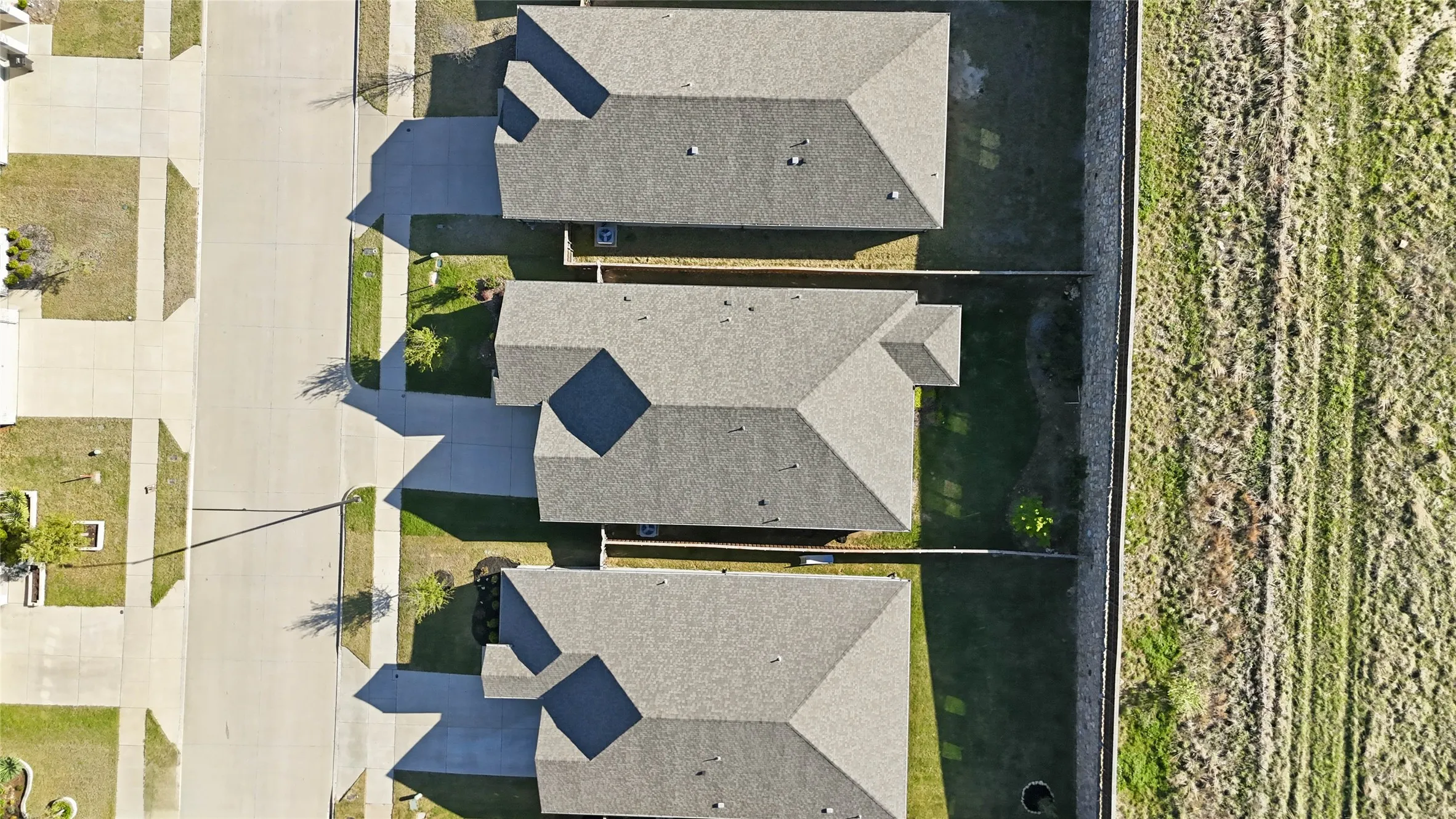 Single Family Residence For Sale in Tarrant County , 5628 Castle Peak Bend, Fort Worth, Texas 76126, 3 Bedrooms, 2 Bathrooms, 2 Garage spaces, 1,830 Sqft, built in 2022, Preowned, Price $387,000, mls#21220938, Real Estate Agent in Fort Worth, Homes For Sale in Tarrant county, Homes For Sale in Fort Worth, Realtor in Fort Worth Texas, Real Estate Brokerage Independent Realty Texas, Luminita Cordes Realtor