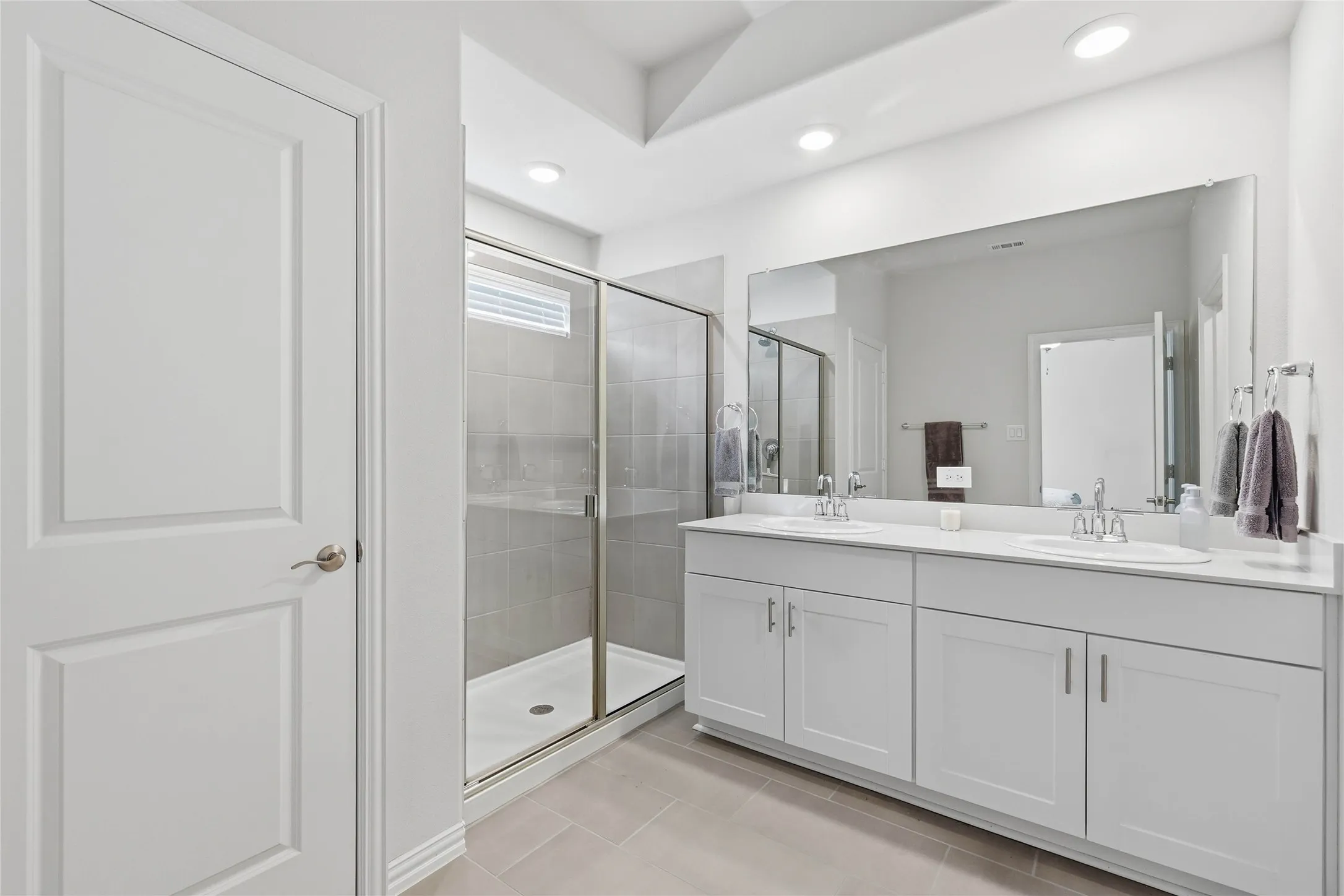 Single Family Residence For Sale in Tarrant County , 5628 Castle Peak Bend, Fort Worth, Texas 76126, 3 Bedrooms, 2 Bathrooms, 2 Garage spaces, 1,830 Sqft, built in 2022, Preowned, Price $387,000, mls#21220938, Real Estate Agent in Fort Worth, Homes For Sale in Tarrant county, Homes For Sale in Fort Worth, Realtor in Fort Worth Texas, Real Estate Brokerage Independent Realty Texas, Luminita Cordes Realtor