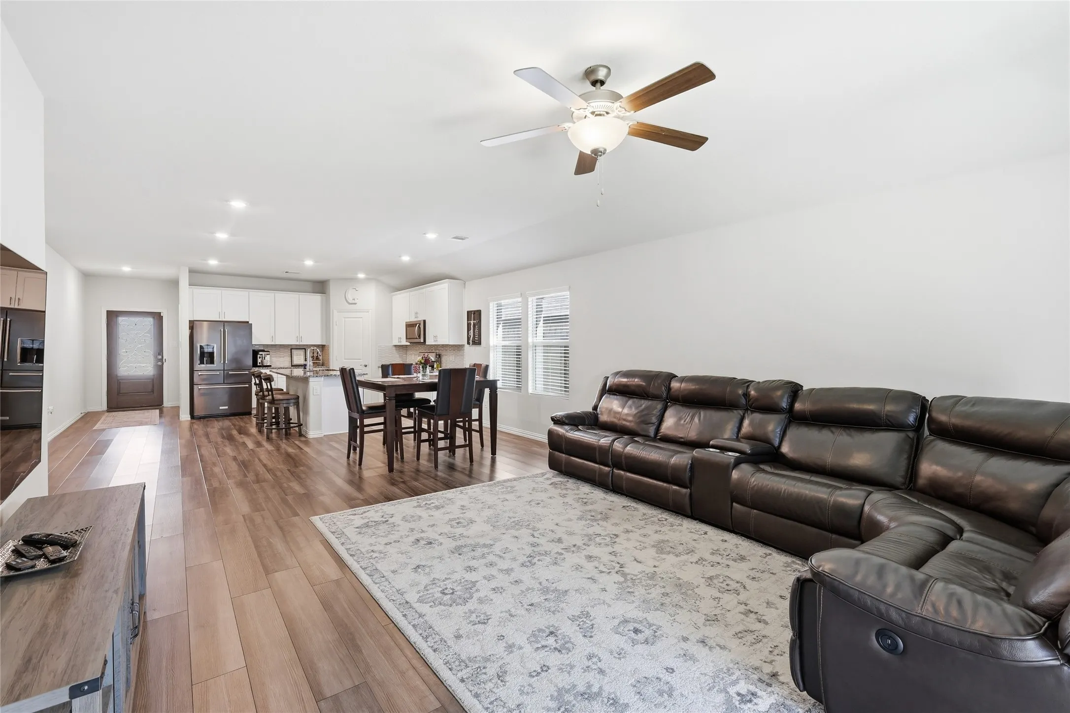 Single Family Residence For Sale in Tarrant County , 5628 Castle Peak Bend, Fort Worth, Texas 76126, 3 Bedrooms, 2 Bathrooms, 2 Garage spaces, 1,830 Sqft, built in 2022, Preowned, Price $387,000, mls#21220938, Real Estate Agent in Fort Worth, Homes For Sale in Tarrant county, Homes For Sale in Fort Worth, Realtor in Fort Worth Texas, Real Estate Brokerage Independent Realty Texas, Luminita Cordes Realtor