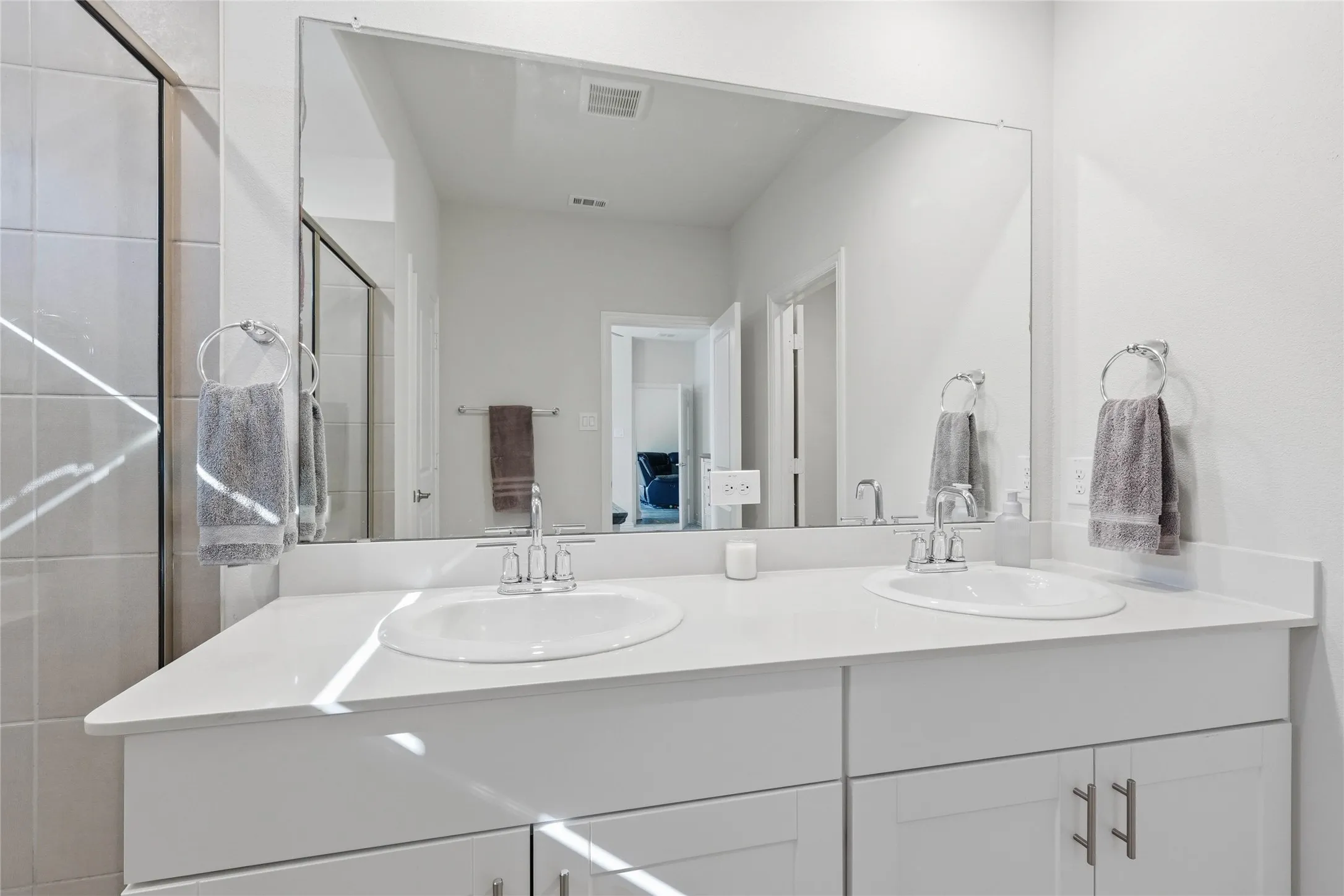 Single Family Residence For Sale in Tarrant County , 5628 Castle Peak Bend, Fort Worth, Texas 76126, 3 Bedrooms, 2 Bathrooms, 2 Garage spaces, 1,830 Sqft, built in 2022, Preowned, Price $387,000, mls#21220938, Real Estate Agent in Fort Worth, Homes For Sale in Tarrant county, Homes For Sale in Fort Worth, Realtor in Fort Worth Texas, Real Estate Brokerage Independent Realty Texas, Luminita Cordes Realtor