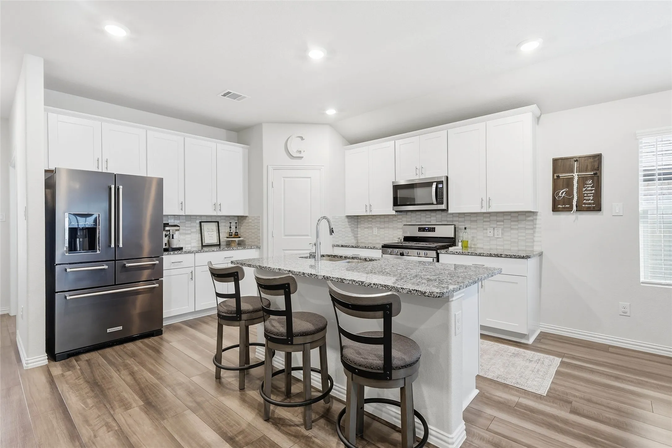 Single Family Residence For Sale in Tarrant County , 5628 Castle Peak Bend, Fort Worth, Texas 76126, 3 Bedrooms, 2 Bathrooms, 2 Garage spaces, 1,830 Sqft, built in 2022, Preowned, Price $387,000, mls#21220938, Real Estate Agent in Fort Worth, Homes For Sale in Tarrant county, Homes For Sale in Fort Worth, Realtor in Fort Worth Texas, Real Estate Brokerage Independent Realty Texas, Luminita Cordes Realtor