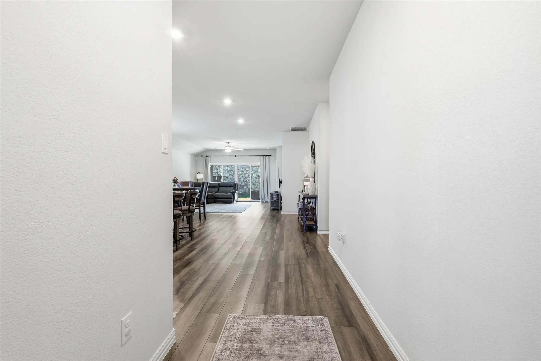 Single Family Residence For Sale in Tarrant County , 5628 Castle Peak Bend, Fort Worth, Texas 76126, 3 Bedrooms, 2 Bathrooms, 2 Garage spaces, 1,830 Sqft, built in 2022, Preowned, Price $387,000, mls#21220938, Real Estate Agent in Fort Worth, Homes For Sale in Tarrant county, Homes For Sale in Fort Worth, Realtor in Fort Worth Texas, Real Estate Brokerage Independent Realty Texas, Luminita Cordes Realtor