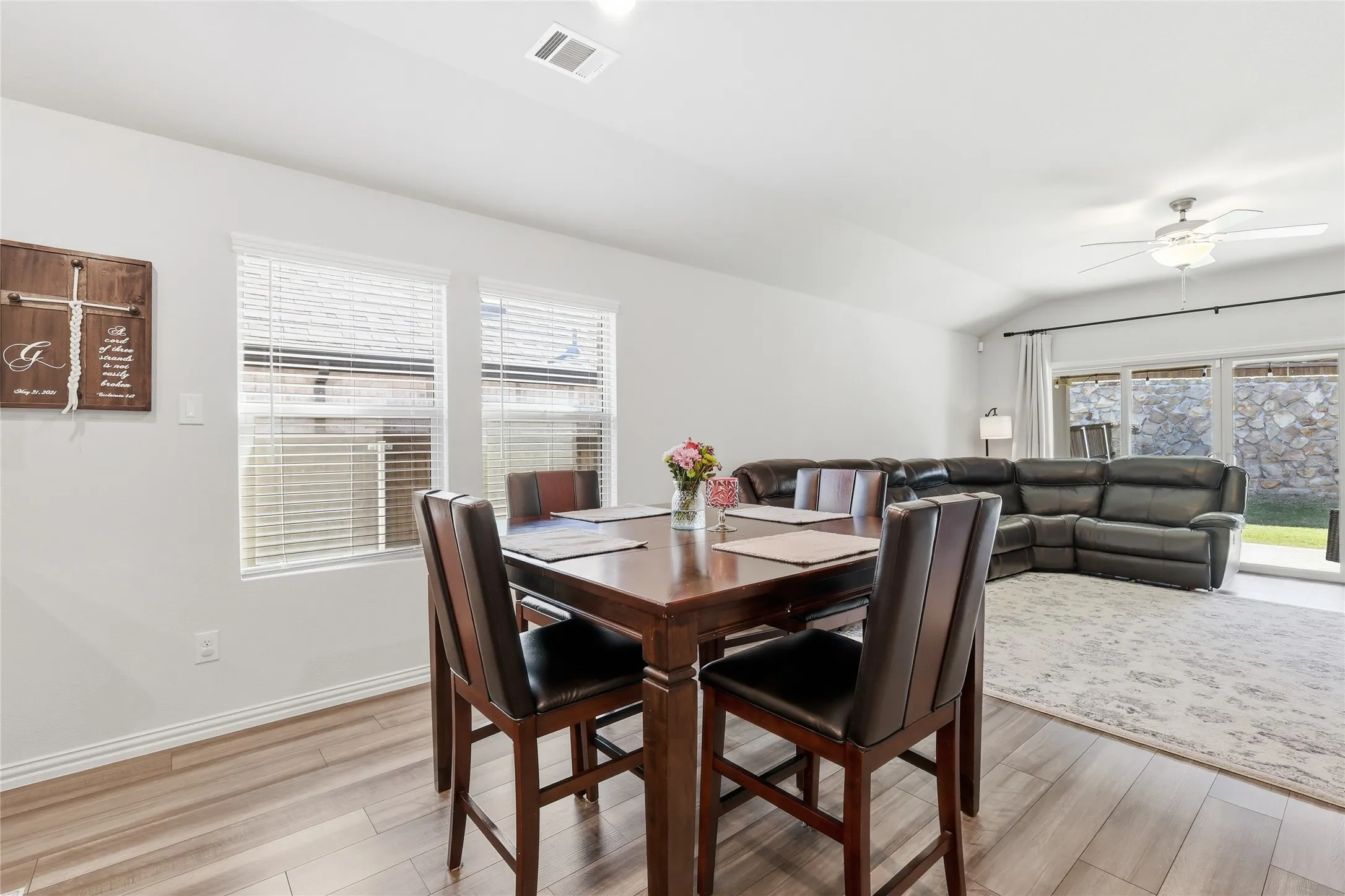 Single Family Residence For Sale in Tarrant County , 5628 Castle Peak Bend, Fort Worth, Texas 76126, 3 Bedrooms, 2 Bathrooms, 2 Garage spaces, 1,830 Sqft, built in 2022, Preowned, Price $387,000, mls#21220938, Real Estate Agent in Fort Worth, Homes For Sale in Tarrant county, Homes For Sale in Fort Worth, Realtor in Fort Worth Texas, Real Estate Brokerage Independent Realty Texas, Luminita Cordes Realtor