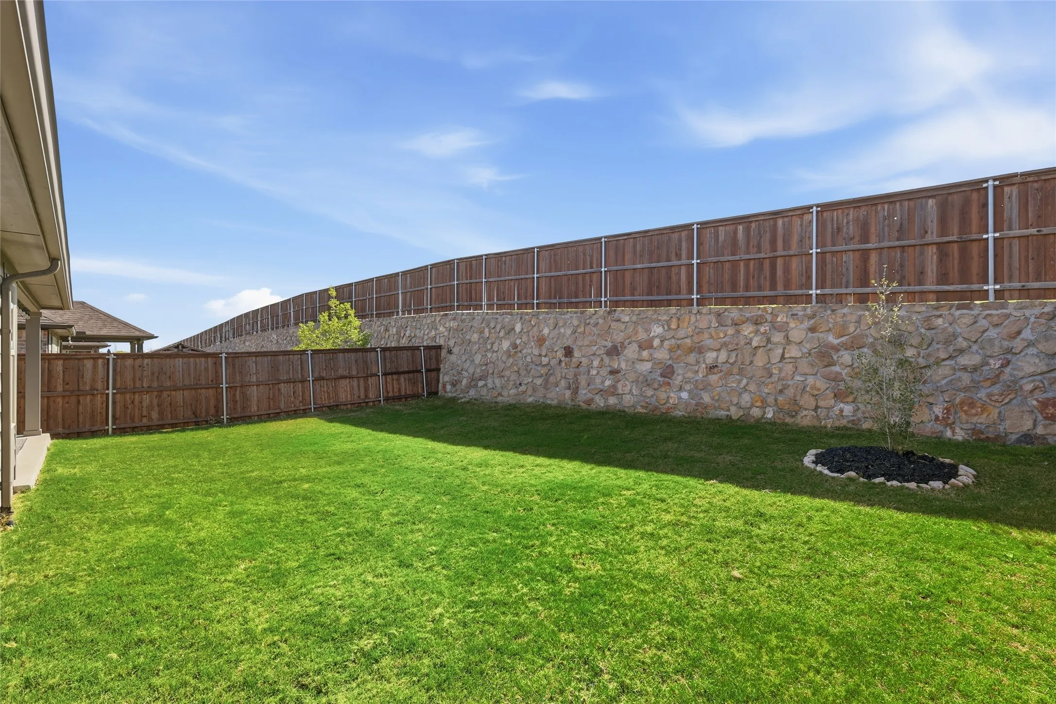 Single Family Residence For Sale in Tarrant County , 5628 Castle Peak Bend, Fort Worth, Texas 76126, 3 Bedrooms, 2 Bathrooms, 2 Garage spaces, 1,830 Sqft, built in 2022, Preowned, Price $387,000, mls#21220938, Real Estate Agent in Fort Worth, Homes For Sale in Tarrant county, Homes For Sale in Fort Worth, Realtor in Fort Worth Texas, Real Estate Brokerage Independent Realty Texas, Luminita Cordes Realtor