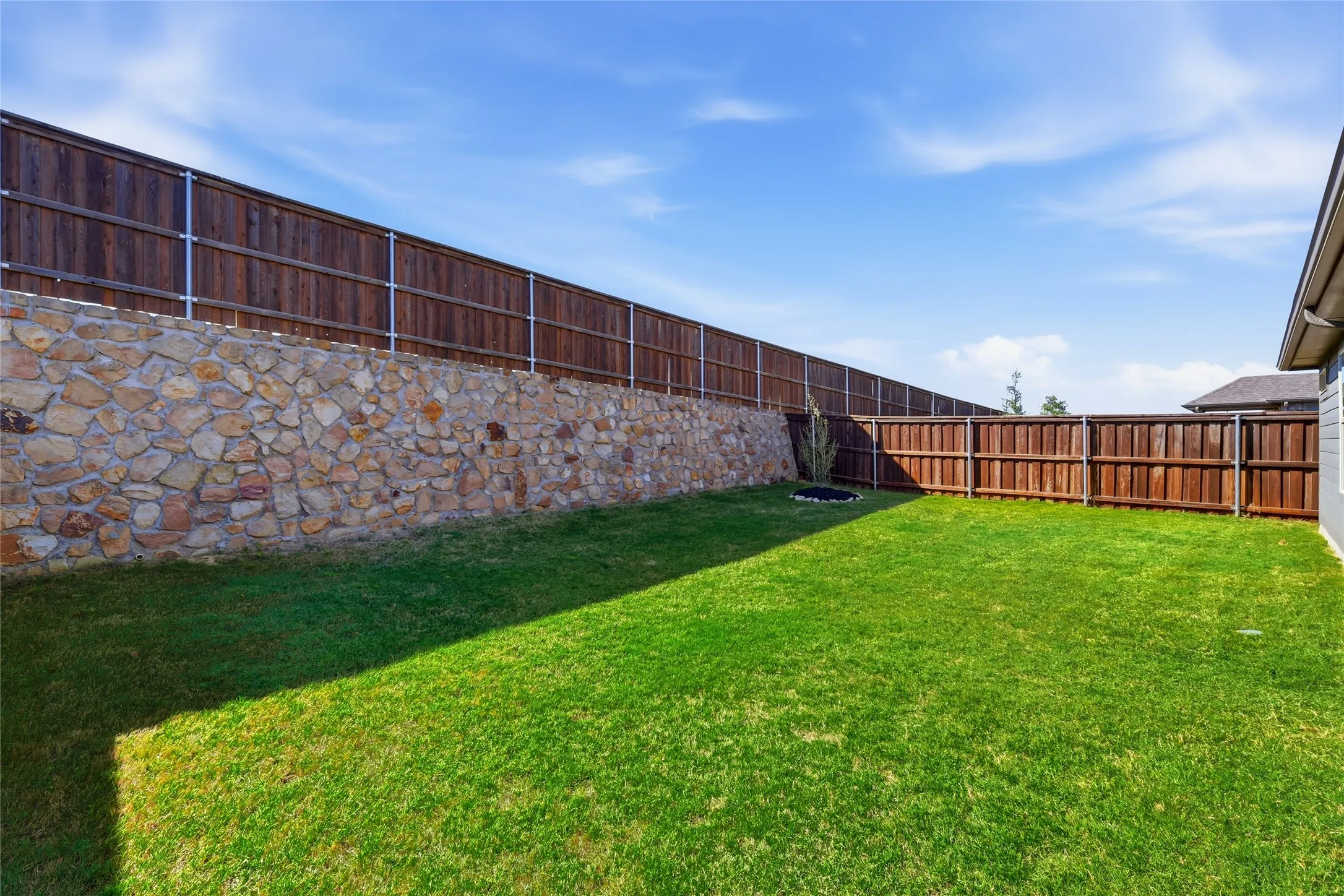 Single Family Residence For Sale in Tarrant County , 5628 Castle Peak Bend, Fort Worth, Texas 76126, 3 Bedrooms, 2 Bathrooms, 2 Garage spaces, 1,830 Sqft, built in 2022, Preowned, Price $387,000, mls#21220938, Real Estate Agent in Fort Worth, Homes For Sale in Tarrant county, Homes For Sale in Fort Worth, Realtor in Fort Worth Texas, Real Estate Brokerage Independent Realty Texas, Luminita Cordes Realtor