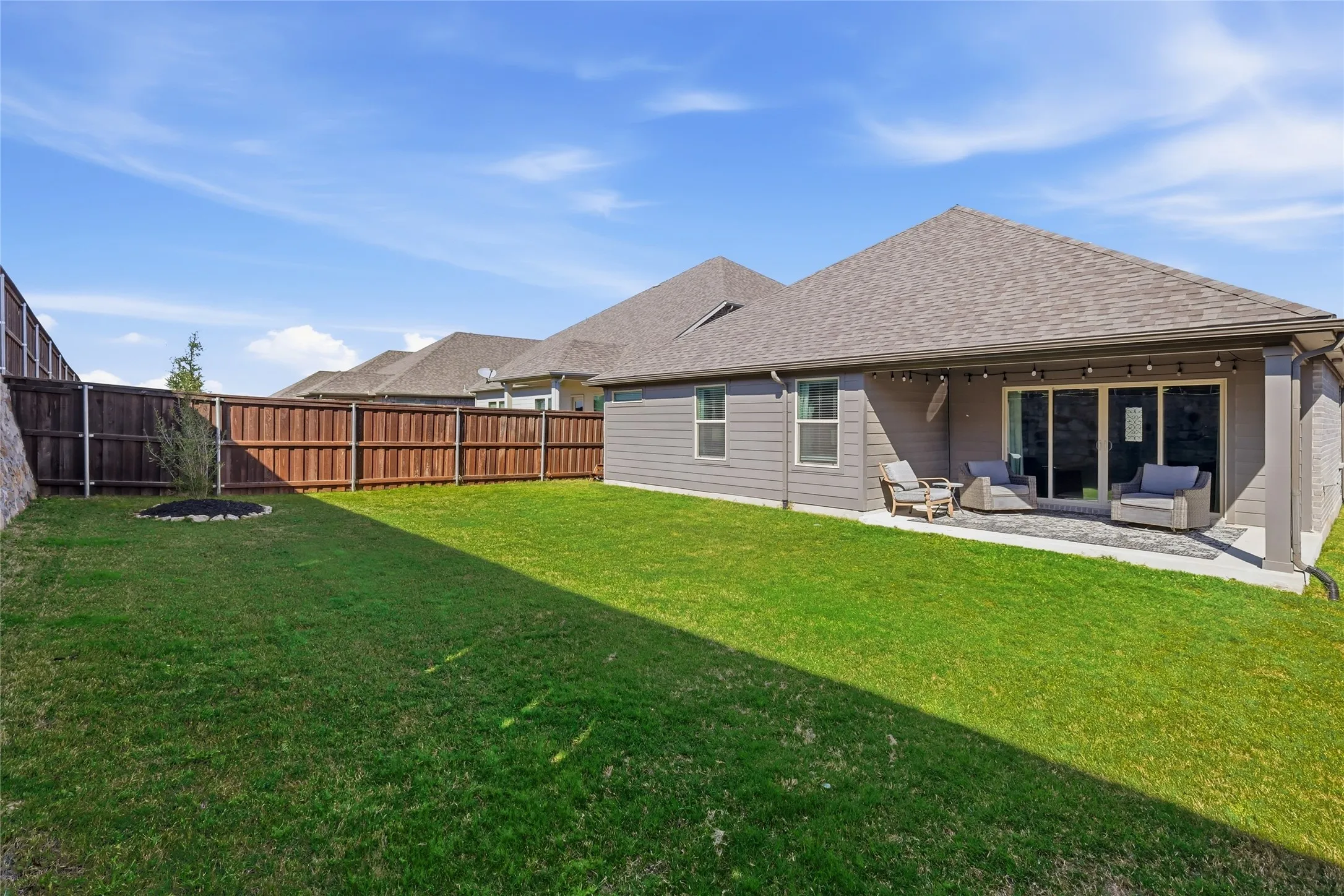 Single Family Residence For Sale in Tarrant County , 5628 Castle Peak Bend, Fort Worth, Texas 76126, 3 Bedrooms, 2 Bathrooms, 2 Garage spaces, 1,830 Sqft, built in 2022, Preowned, Price $387,000, mls#21220938, Real Estate Agent in Fort Worth, Homes For Sale in Tarrant county, Homes For Sale in Fort Worth, Realtor in Fort Worth Texas, Real Estate Brokerage Independent Realty Texas, Luminita Cordes Realtor