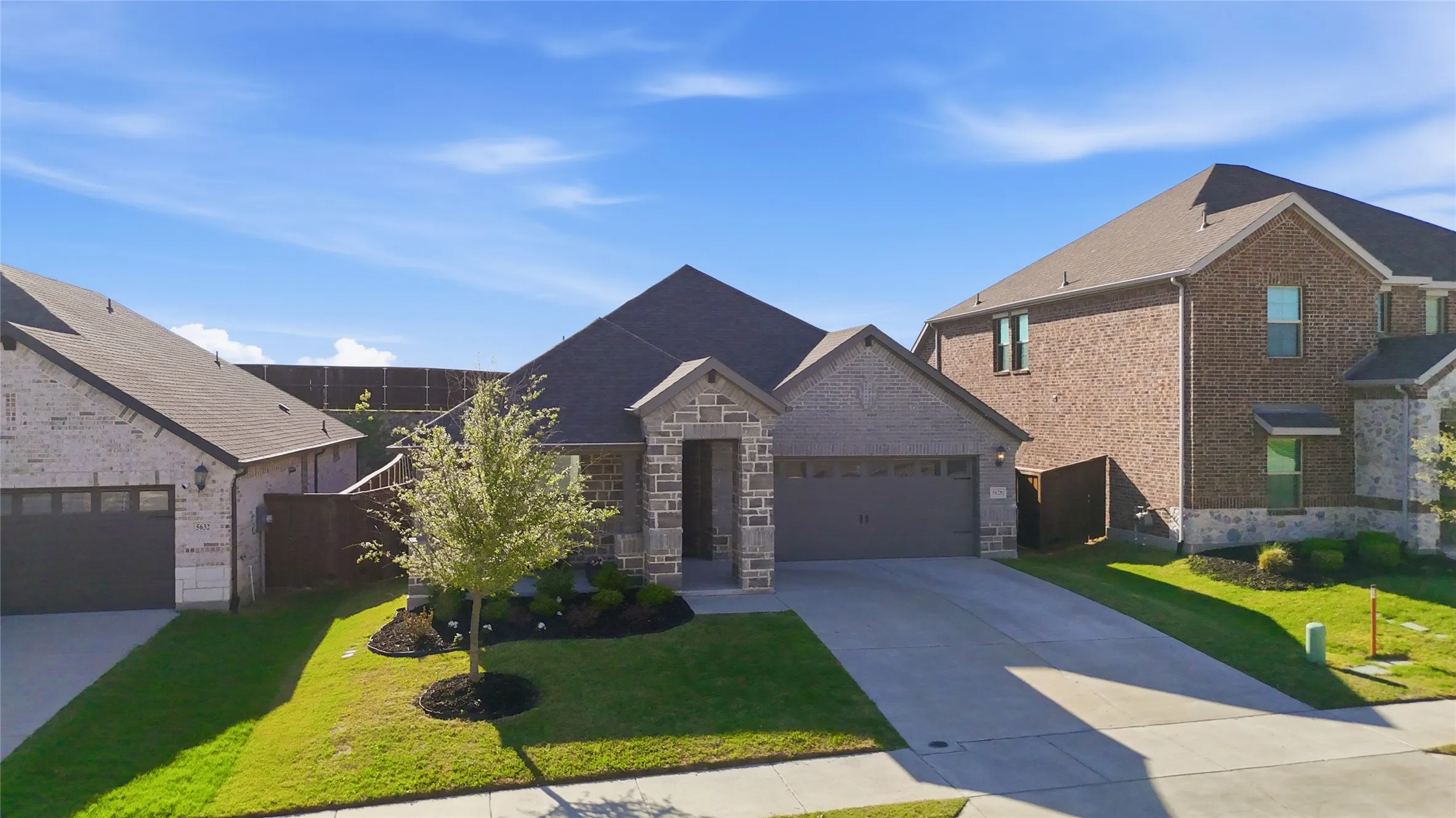 Single Family Residence For Sale in Tarrant County , 5628 Castle Peak Bend, Fort Worth, Texas 76126, 3 Bedrooms, 2 Bathrooms, 2 Garage spaces, 1,830 Sqft, built in 2022, Preowned, Price $387,000, mls#21220938, Real Estate Agent in Fort Worth, Homes For Sale in Tarrant county, Homes For Sale in Fort Worth, Realtor in Fort Worth Texas, Real Estate Brokerage Independent Realty Texas, Luminita Cordes Realtor