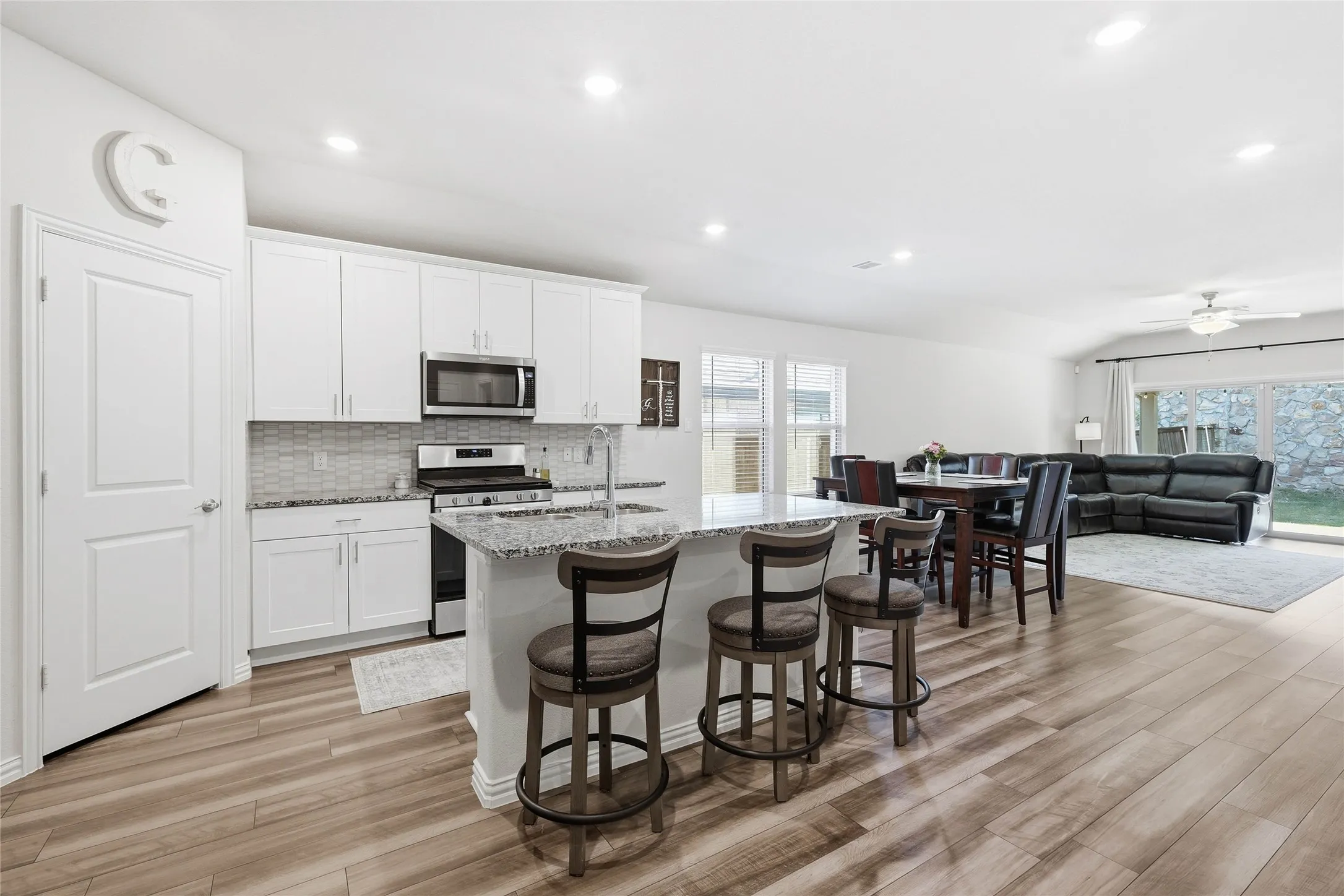 Single Family Residence For Sale in Tarrant County , 5628 Castle Peak Bend, Fort Worth, Texas 76126, 3 Bedrooms, 2 Bathrooms, 2 Garage spaces, 1,830 Sqft, built in 2022, Preowned, Price $387,000, mls#21220938, Real Estate Agent in Fort Worth, Homes For Sale in Tarrant county, Homes For Sale in Fort Worth, Realtor in Fort Worth Texas, Real Estate Brokerage Independent Realty Texas, Luminita Cordes Realtor