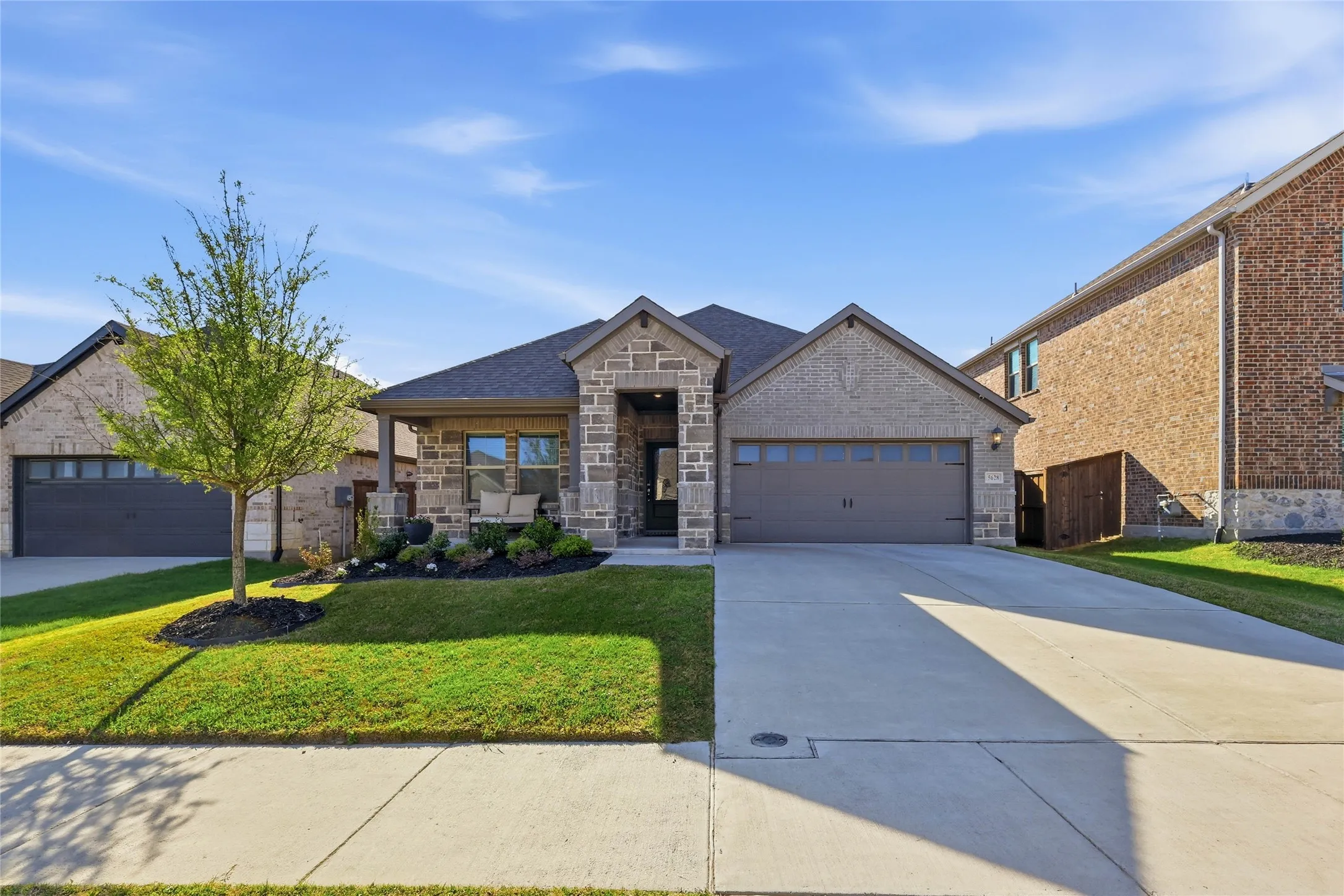 Single Family Residence For Sale in Tarrant County , 5628 Castle Peak Bend, Fort Worth, Texas 76126, 3 Bedrooms, 2 Bathrooms, 2 Garage spaces, 1,830 Sqft, built in 2022, Preowned, Price $387,000, mls#21220938, Real Estate Agent in Fort Worth, Homes For Sale in Tarrant county, Homes For Sale in Fort Worth, Realtor in Fort Worth Texas, Real Estate Brokerage Independent Realty Texas, Luminita Cordes Realtor