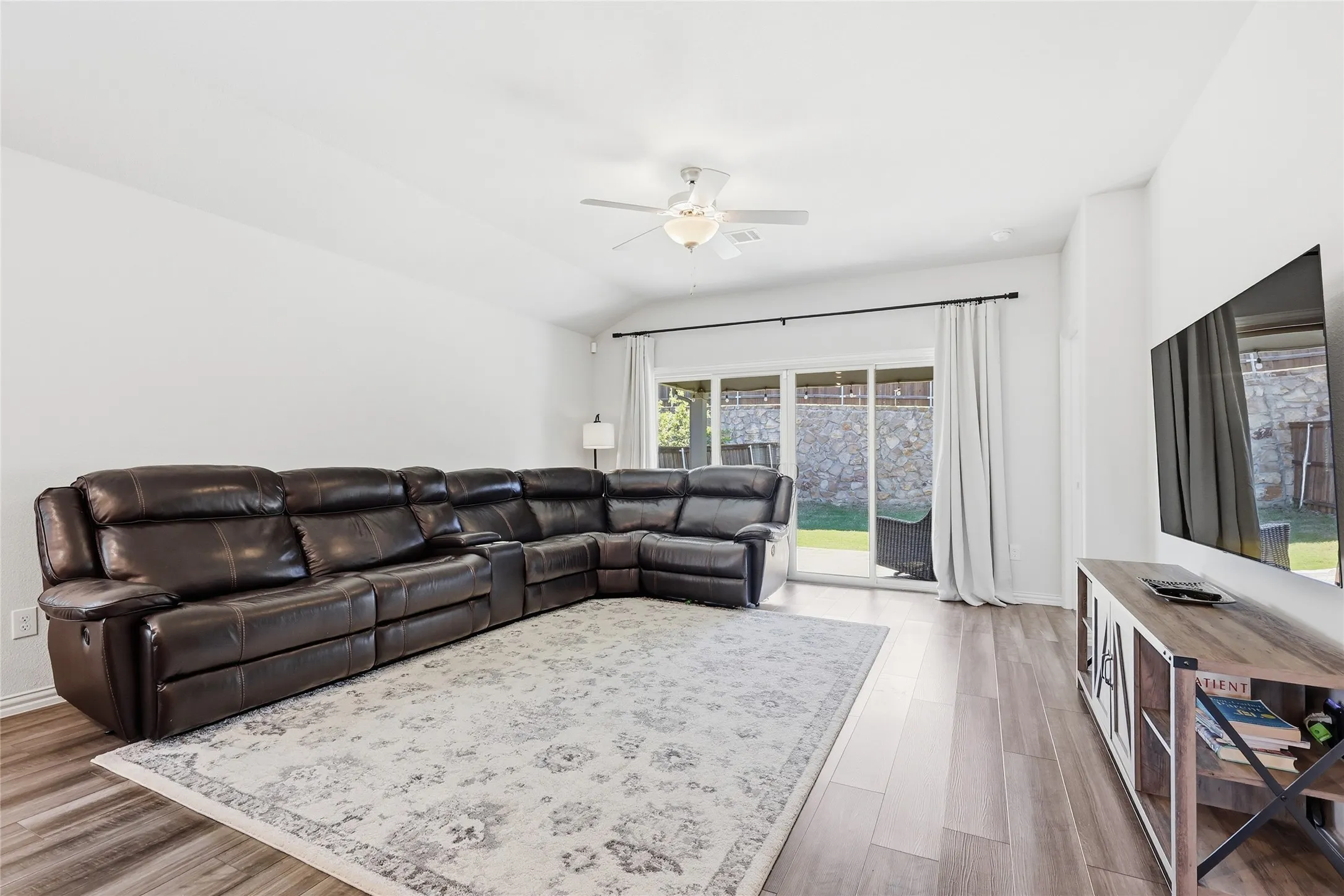 Single Family Residence For Sale in Tarrant County , 5628 Castle Peak Bend, Fort Worth, Texas 76126, 3 Bedrooms, 2 Bathrooms, 2 Garage spaces, 1,830 Sqft, built in 2022, Preowned, Price $387,000, mls#21220938, Real Estate Agent in Fort Worth, Homes For Sale in Tarrant county, Homes For Sale in Fort Worth, Realtor in Fort Worth Texas, Real Estate Brokerage Independent Realty Texas, Luminita Cordes Realtor