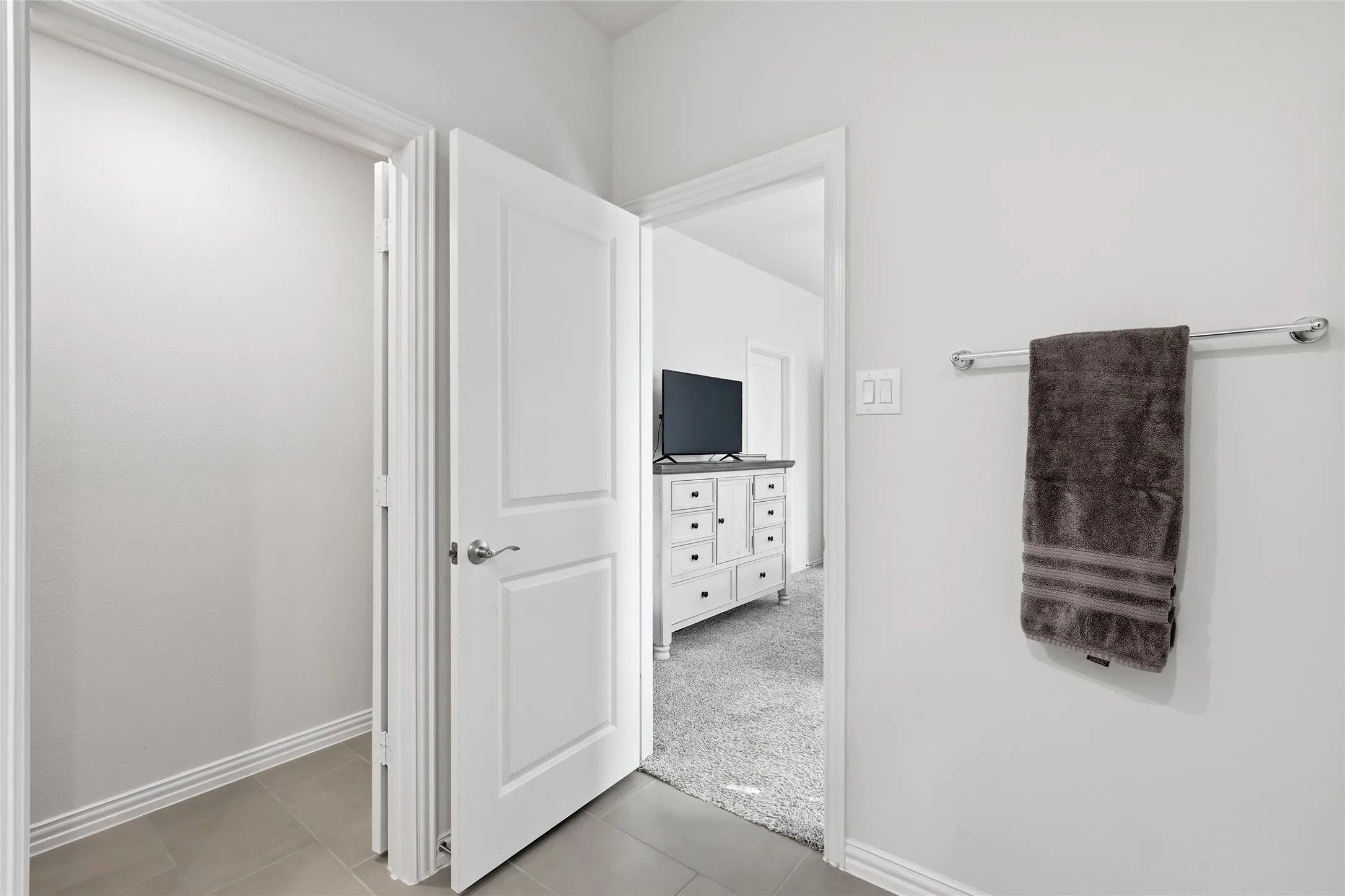 Single Family Residence For Sale in Tarrant County , 5628 Castle Peak Bend, Fort Worth, Texas 76126, 3 Bedrooms, 2 Bathrooms, 2 Garage spaces, 1,830 Sqft, built in 2022, Preowned, Price $387,000, mls#21220938, Real Estate Agent in Fort Worth, Homes For Sale in Tarrant county, Homes For Sale in Fort Worth, Realtor in Fort Worth Texas, Real Estate Brokerage Independent Realty Texas, Luminita Cordes Realtor
