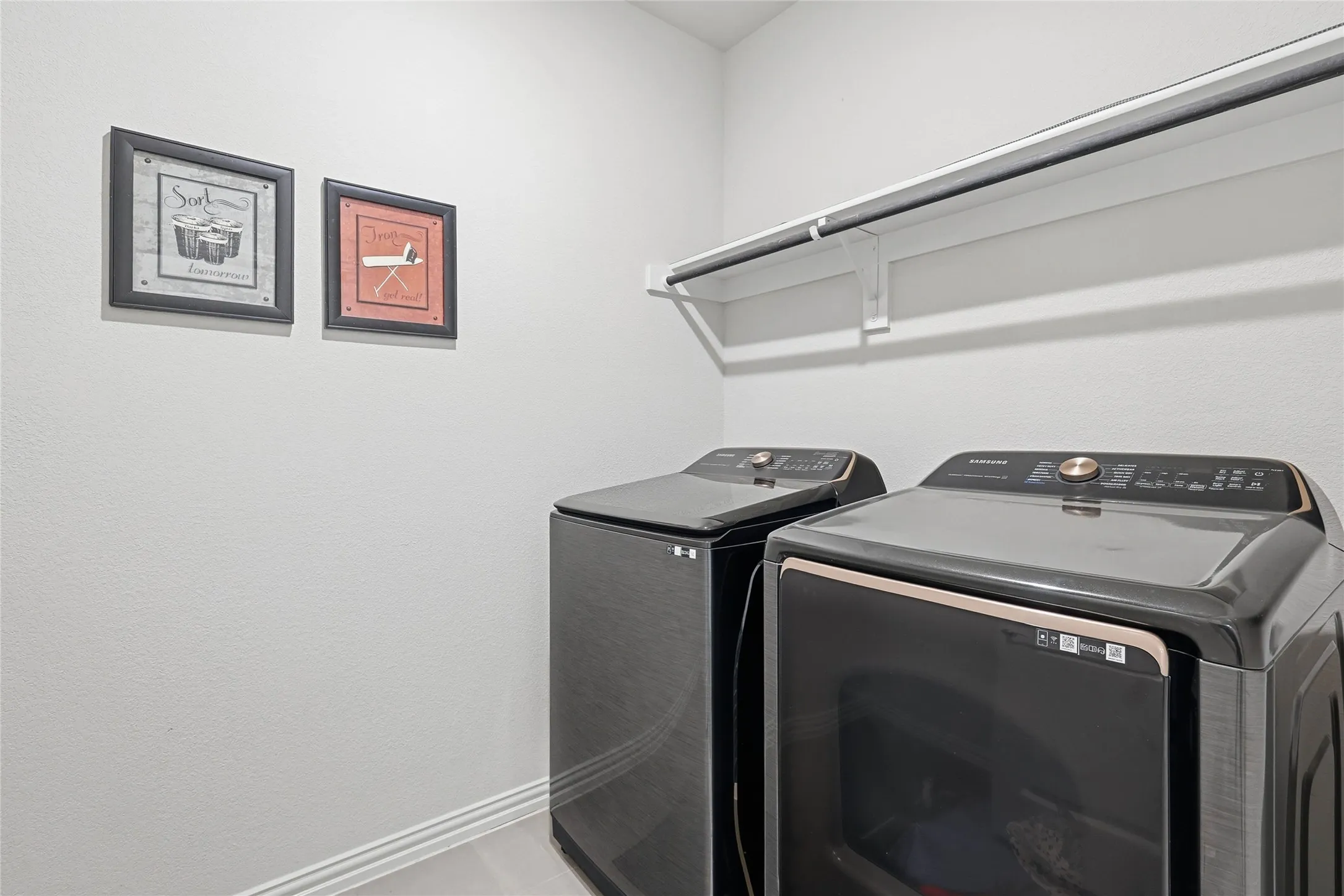 Single Family Residence For Sale in Tarrant County , 5628 Castle Peak Bend, Fort Worth, Texas 76126, 3 Bedrooms, 2 Bathrooms, 2 Garage spaces, 1,830 Sqft, built in 2022, Preowned, Price $387,000, mls#21220938, Real Estate Agent in Fort Worth, Homes For Sale in Tarrant county, Homes For Sale in Fort Worth, Realtor in Fort Worth Texas, Real Estate Brokerage Independent Realty Texas, Luminita Cordes Realtor