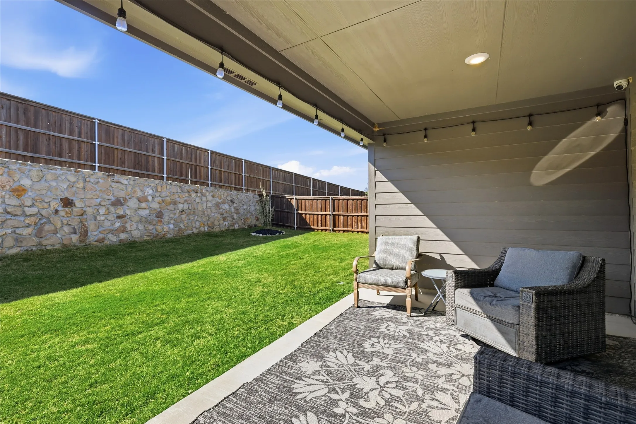 Single Family Residence For Sale in Tarrant County , 5628 Castle Peak Bend, Fort Worth, Texas 76126, 3 Bedrooms, 2 Bathrooms, 2 Garage spaces, 1,830 Sqft, built in 2022, Preowned, Price $387,000, mls#21220938, Real Estate Agent in Fort Worth, Homes For Sale in Tarrant county, Homes For Sale in Fort Worth, Realtor in Fort Worth Texas, Real Estate Brokerage Independent Realty Texas, Luminita Cordes Realtor