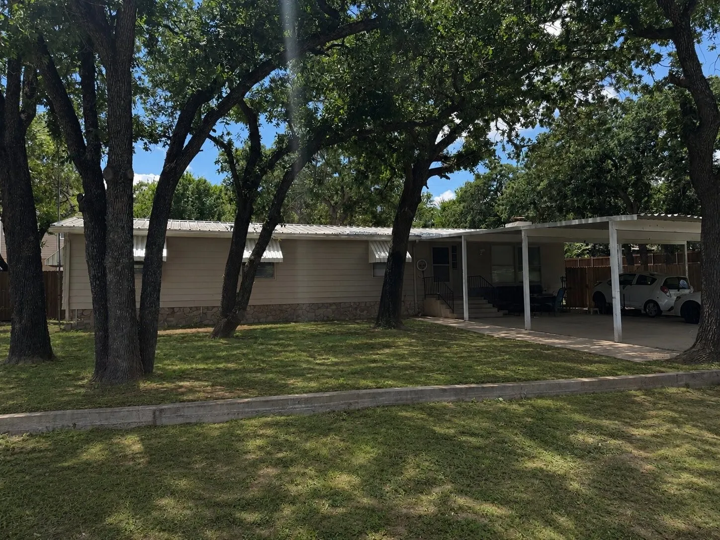 Mobile Home For Sale in Hood County , 820 Branding Iron Trail, Granbury, Texas 76049, 3 Bedrooms, 2 Bathrooms, Garage spaces, 1,780 Sqft, built in 1974, Price $199,000, mls#21215655, Real Estate Agent in Granbury, Homes For Sale in Hood county, Homes For Sale in Granbury, Realtor in Granbury Texas, Real Estate Brokerage Independent Realty Texas, Luminita Cordes Realtor