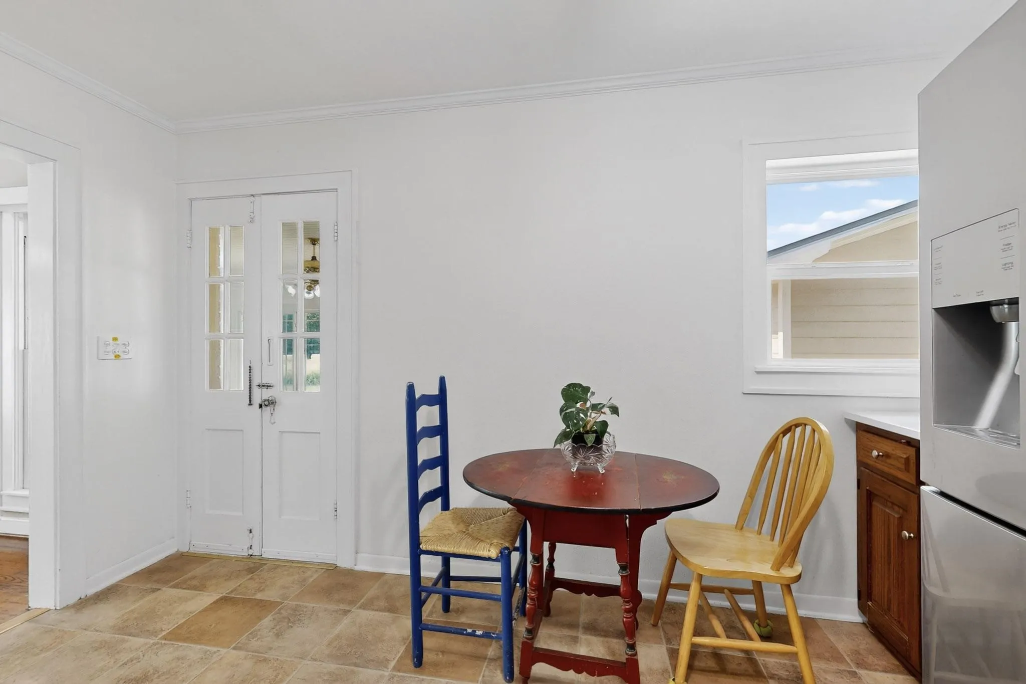 Dining space featuring crown molding