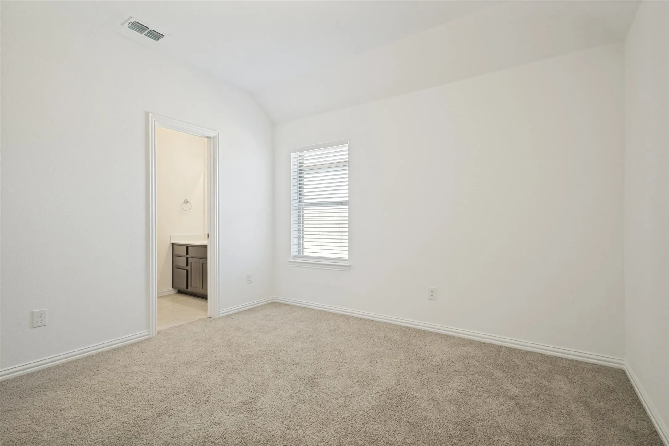 Single Family Residence For Rent in Denton County , 1448 Sun Garden Way, Justin, Texas 76247, 4 Bedroom, 3 Bathroom, 2 Garage spaces, 2,514 Sqft, built in 2024, mls#21221625, Real Estate Agent in Justin, Homes For Rent in Denton county, Homes For Rent in Justin, Realtor in Justin Texas, Real Estate Brokerage Independent Realty Texas, Luminita Cordes Realtor