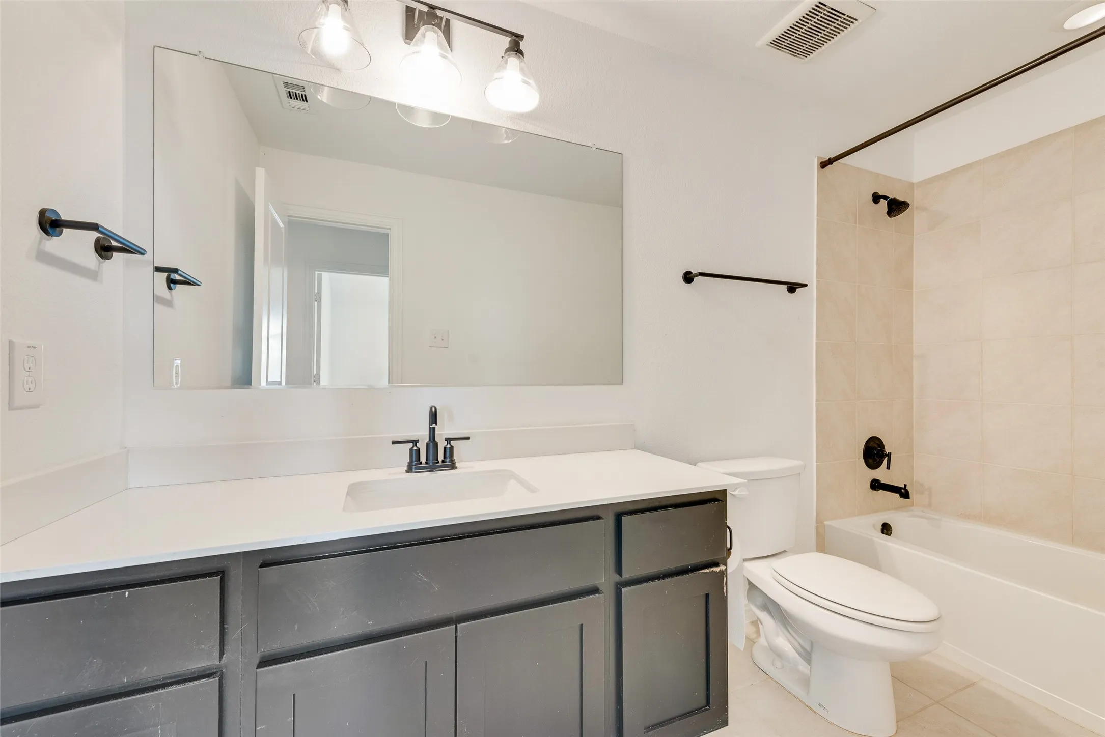 Single Family Residence For Sale in Collin County , 2226 Poppy Valley Lane, Melissa, Texas 75454, 3 Bedroom, 3 Bathroom, 2 Garage spaces, 2,375 Sqft, built in 2021, Preowned, Price $395,000, mls#21220900, Real Estate Agent in Melissa, Homes For Sale in Collin county, Homes For Sale in Melissa, Realtor in Melissa Texas, Real Estate Brokerage Independent Realty Texas, Luminita Cordes Realtor