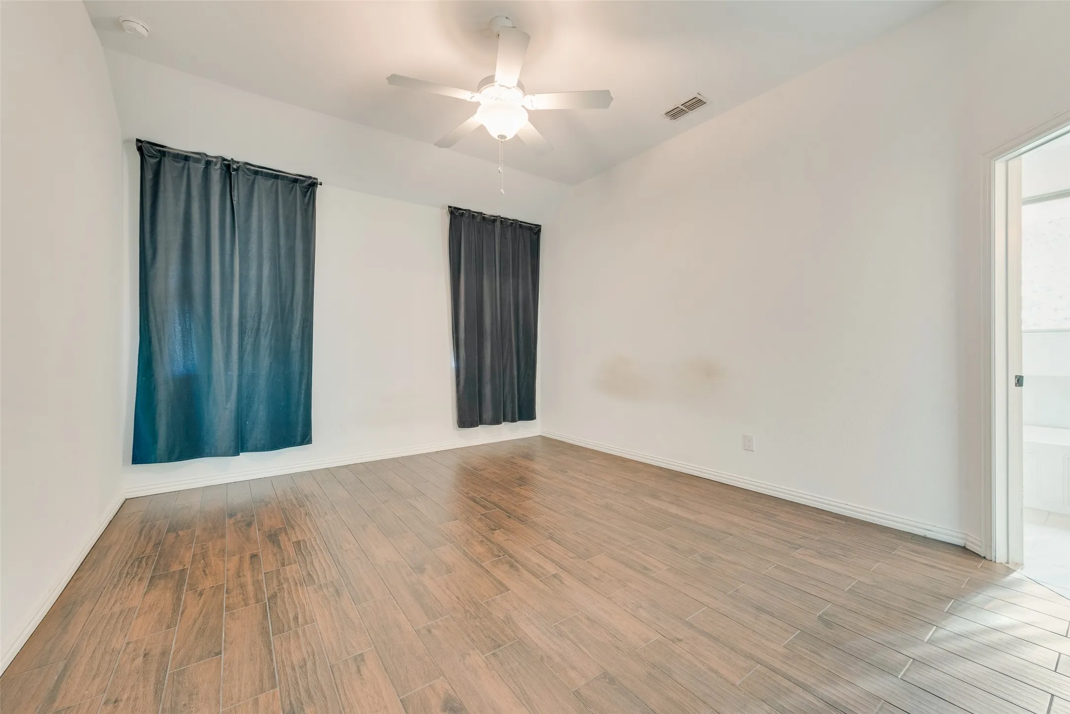 Single Family Residence For Sale in Collin County , 2226 Poppy Valley Lane, Melissa, Texas 75454, 3 Bedroom, 3 Bathroom, 2 Garage spaces, 2,375 Sqft, built in 2021, Preowned, Price $395,000, mls#21220900, Real Estate Agent in Melissa, Homes For Sale in Collin county, Homes For Sale in Melissa, Realtor in Melissa Texas, Real Estate Brokerage Independent Realty Texas, Luminita Cordes Realtor