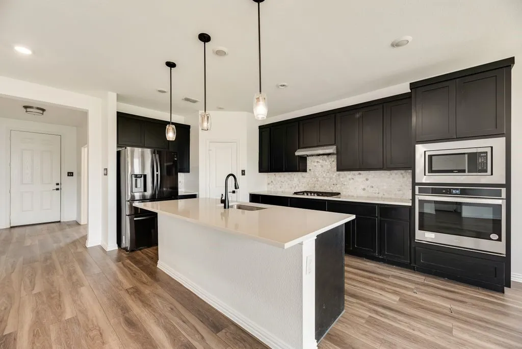 Single Family Residence For Sale in Collin County , 2226 Poppy Valley Lane, Melissa, Texas 75454, 3 Bedroom, 3 Bathroom, 2 Garage spaces, 2,375 Sqft, built in 2021, Preowned, Price $395,000, mls#21220900, Real Estate Agent in Melissa, Homes For Sale in Collin county, Homes For Sale in Melissa, Realtor in Melissa Texas, Real Estate Brokerage Independent Realty Texas, Luminita Cordes Realtor