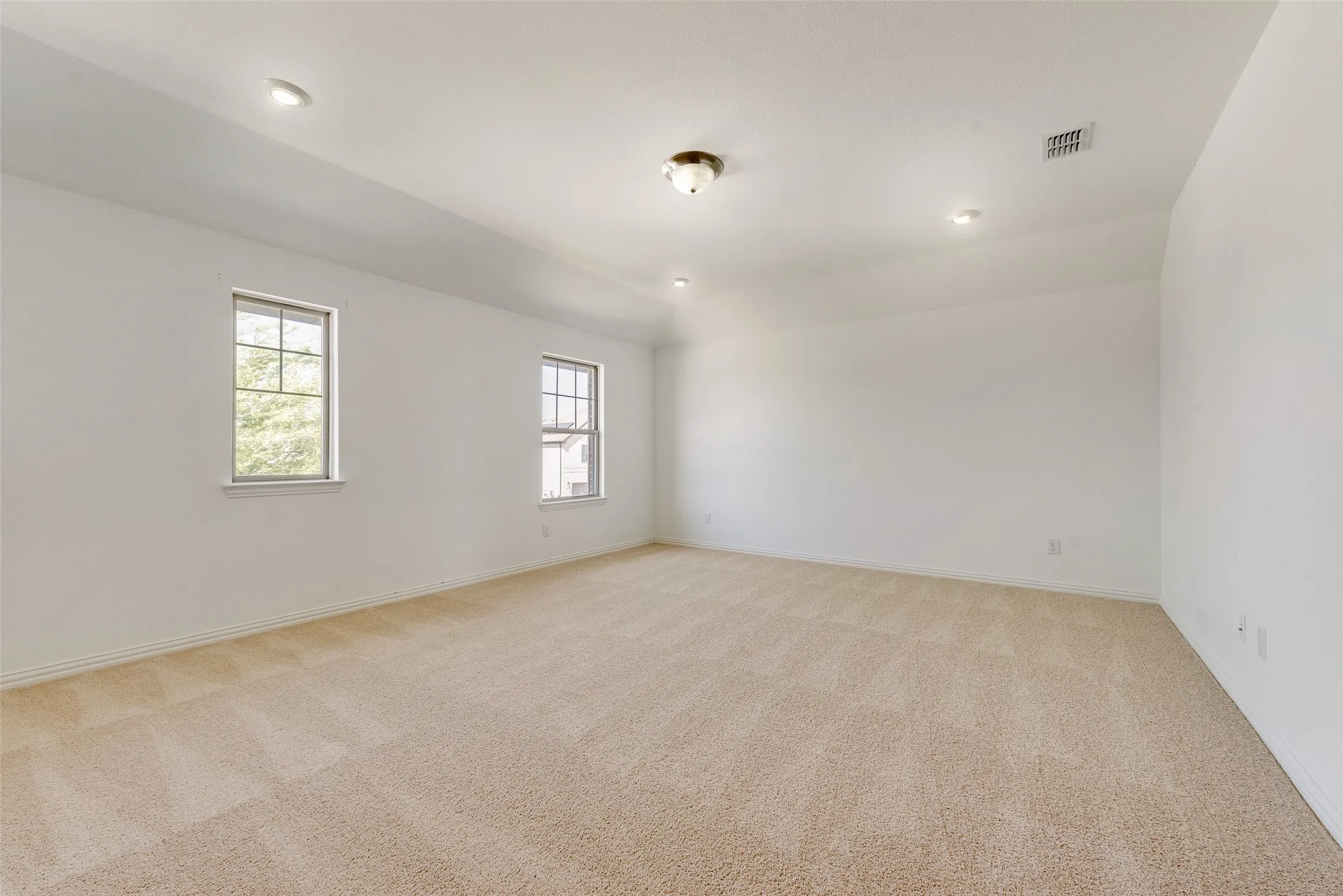 Single Family Residence For Sale in Collin County , 2226 Poppy Valley Lane, Melissa, Texas 75454, 3 Bedroom, 3 Bathroom, 2 Garage spaces, 2,375 Sqft, built in 2021, Preowned, Price $395,000, mls#21220900, Real Estate Agent in Melissa, Homes For Sale in Collin county, Homes For Sale in Melissa, Realtor in Melissa Texas, Real Estate Brokerage Independent Realty Texas, Luminita Cordes Realtor