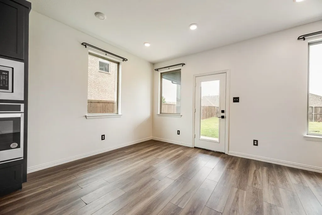 Single Family Residence For Sale in Collin County , 2226 Poppy Valley Lane, Melissa, Texas 75454, 3 Bedroom, 3 Bathroom, 2 Garage spaces, 2,375 Sqft, built in 2021, Preowned, Price $395,000, mls#21220900, Real Estate Agent in Melissa, Homes For Sale in Collin county, Homes For Sale in Melissa, Realtor in Melissa Texas, Real Estate Brokerage Independent Realty Texas, Luminita Cordes Realtor