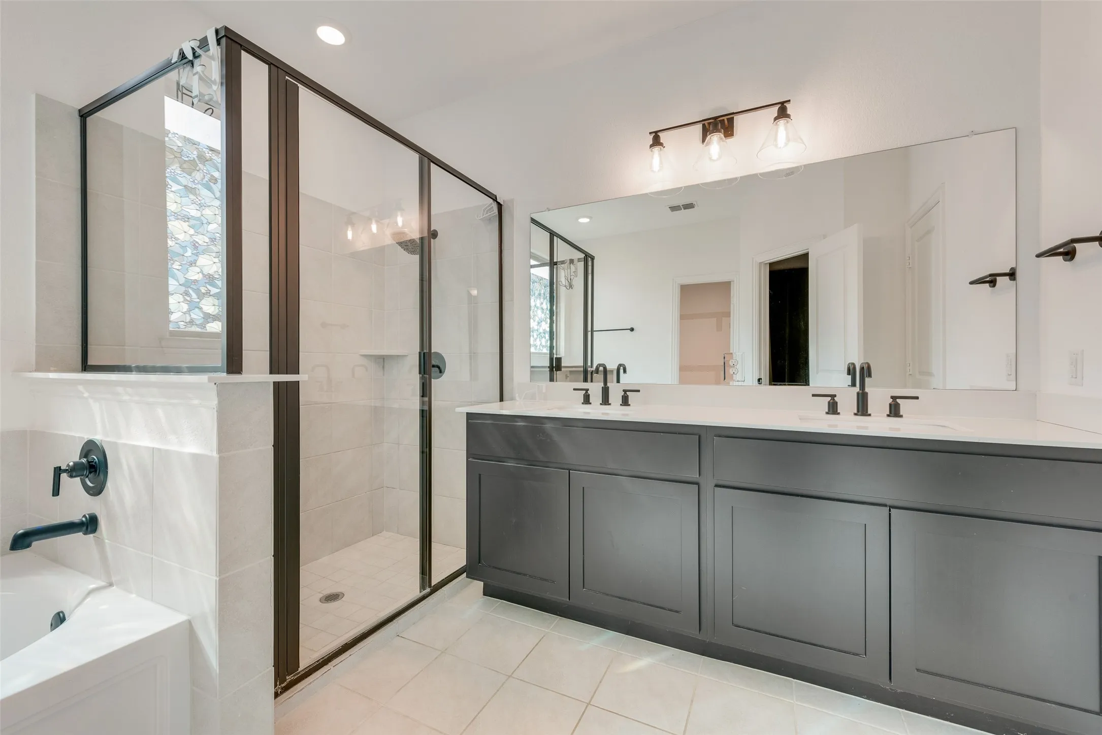 Single Family Residence For Sale in Collin County , 2226 Poppy Valley Lane, Melissa, Texas 75454, 3 Bedroom, 3 Bathroom, 2 Garage spaces, 2,375 Sqft, built in 2021, Preowned, Price $395,000, mls#21220900, Real Estate Agent in Melissa, Homes For Sale in Collin county, Homes For Sale in Melissa, Realtor in Melissa Texas, Real Estate Brokerage Independent Realty Texas, Luminita Cordes Realtor