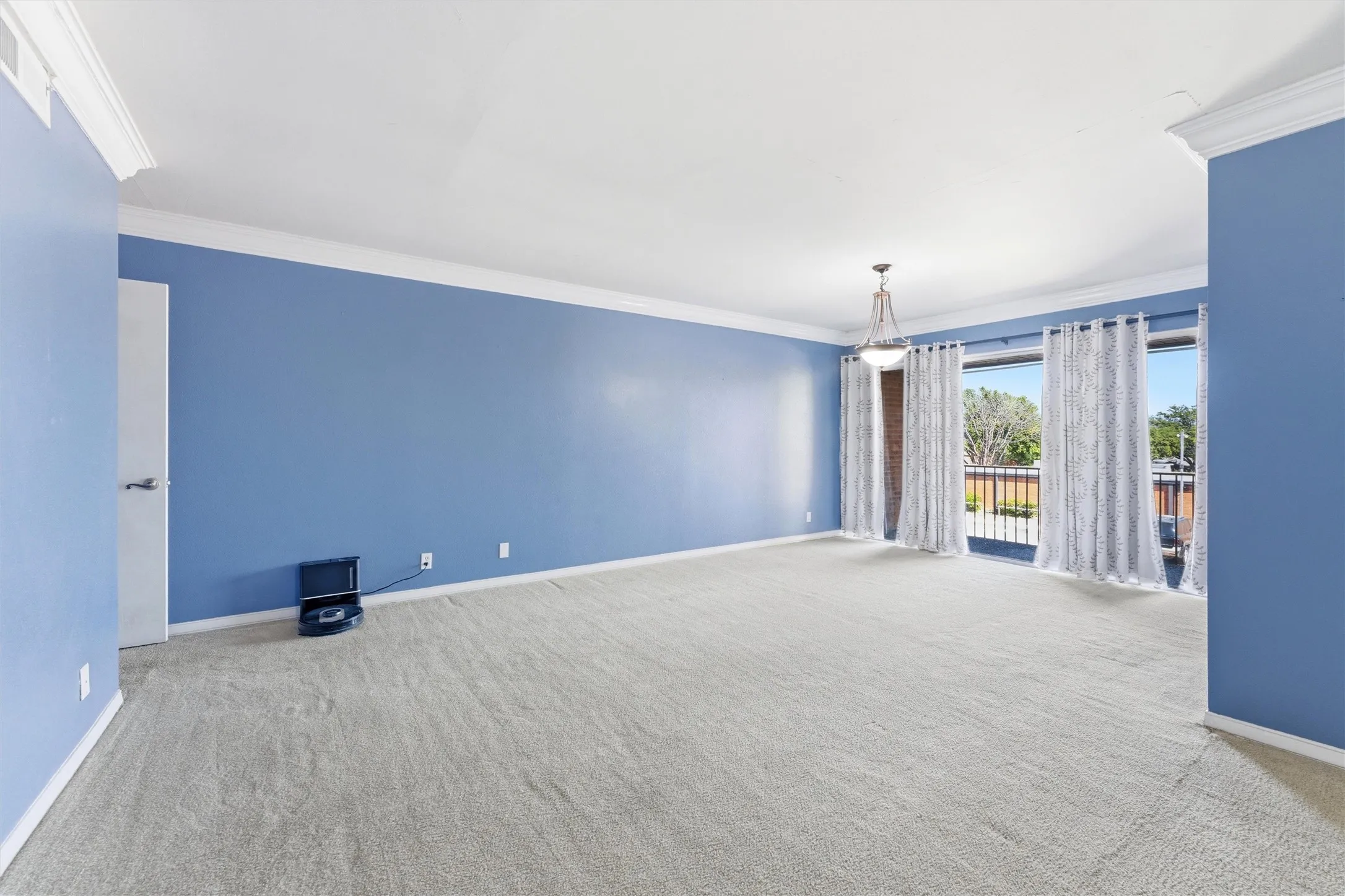 Condominium For Sale in Tarrant County , 558 E Avenue J D, Grand Prairie, Texas 75050, 2 Bedroom, 2 Bathroom, Garage spaces, 1,176 Sqft, built in 1968, mls#21220132, Real Estate Agent in Grand Prairie, Homes For Sale in Tarrant county, Homes For Sale in Grand Prairie, Realtor in Grand Prairie Texas, Real Estate Brokerage Independent Realty Texas, Luminita Cordes Realtor
